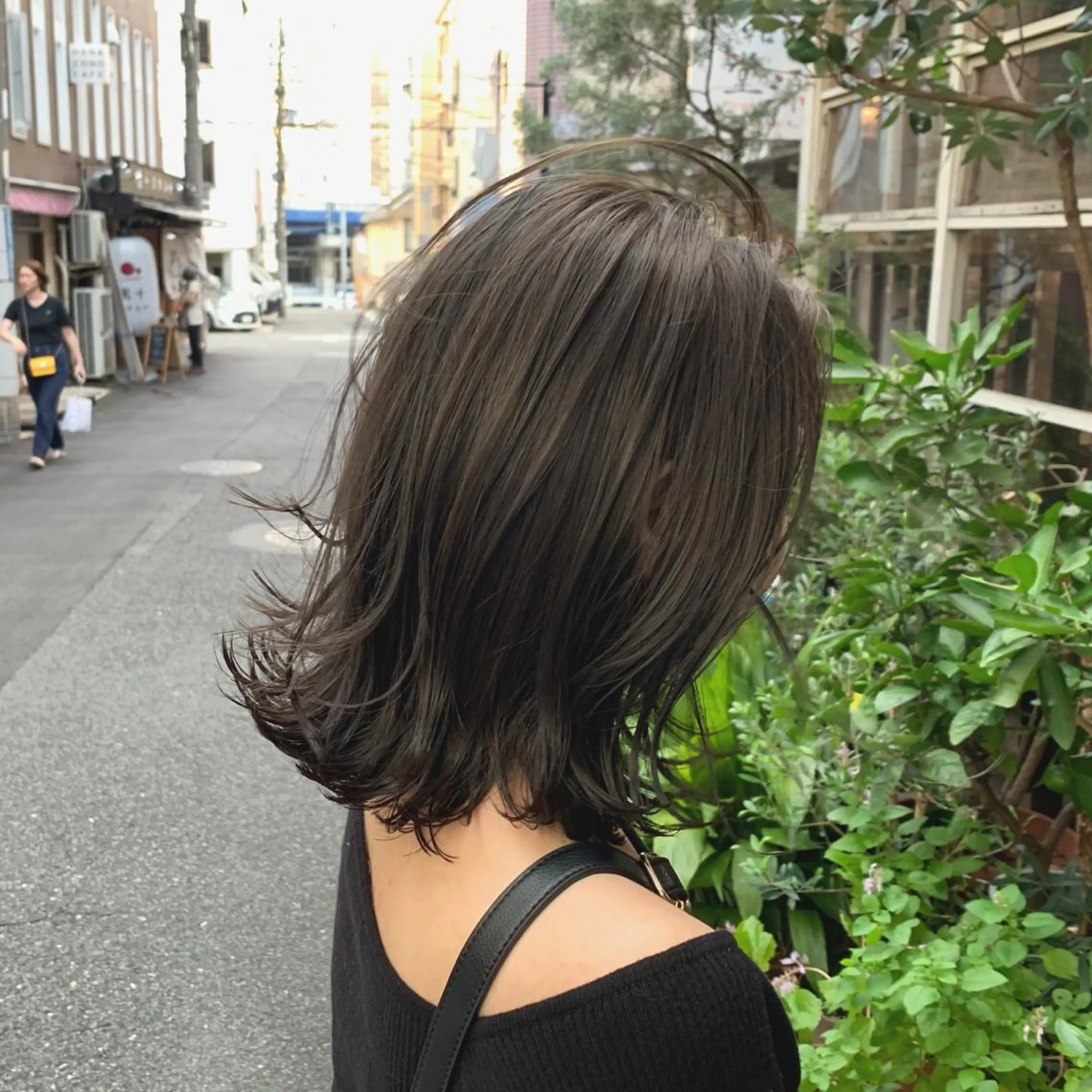 ミディアム カラー グレージュ オリーブグレージュ オリーブグレー カット ヘアカラー トリートメント LEB所属・下河 宗太のヘアスタイル