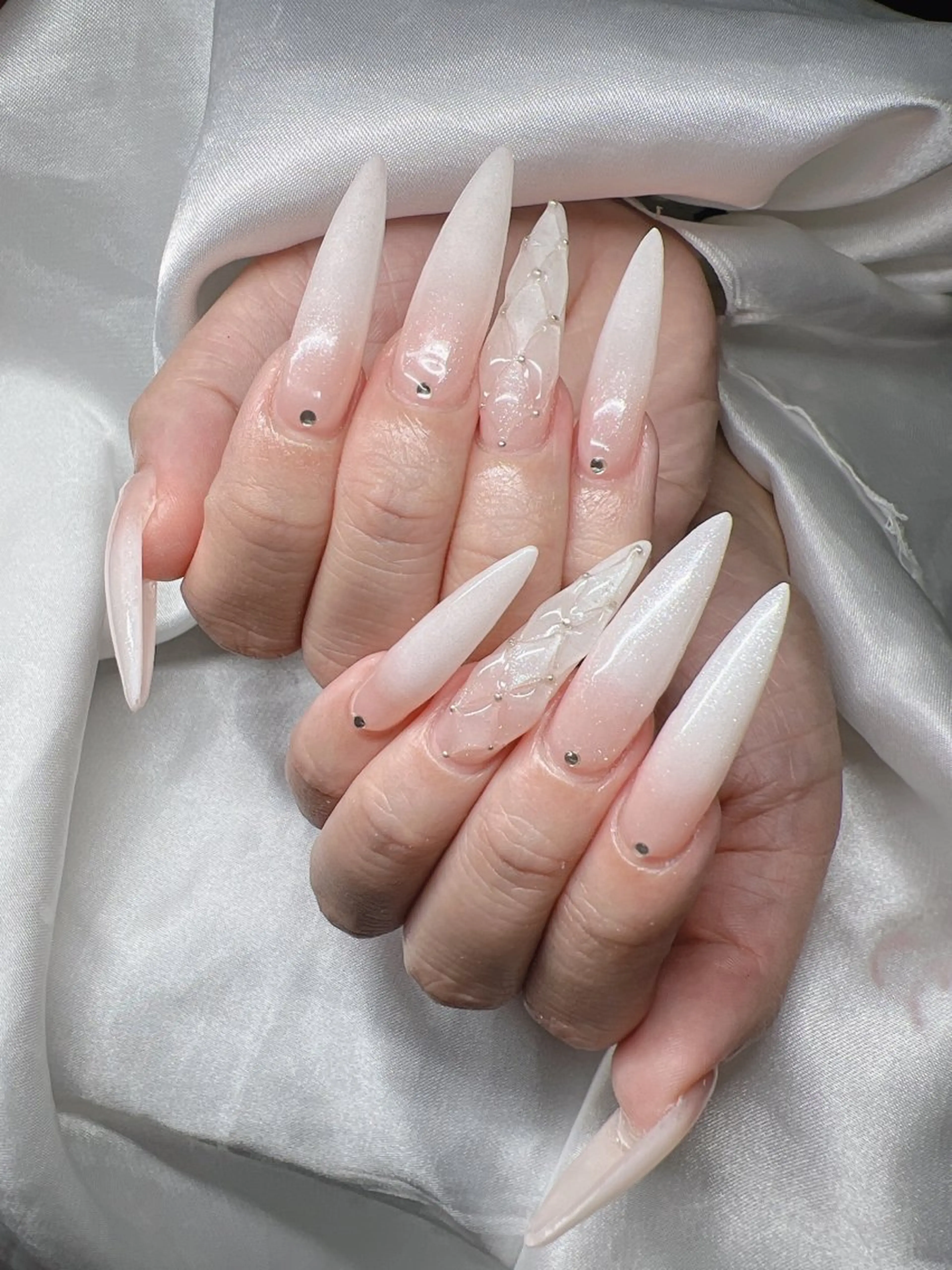 ネイル 長さ出し グラデーション キラキラネイル マグネットネイル ニュアンスネイル ハンドネイル Lee アインのネイルデザイン