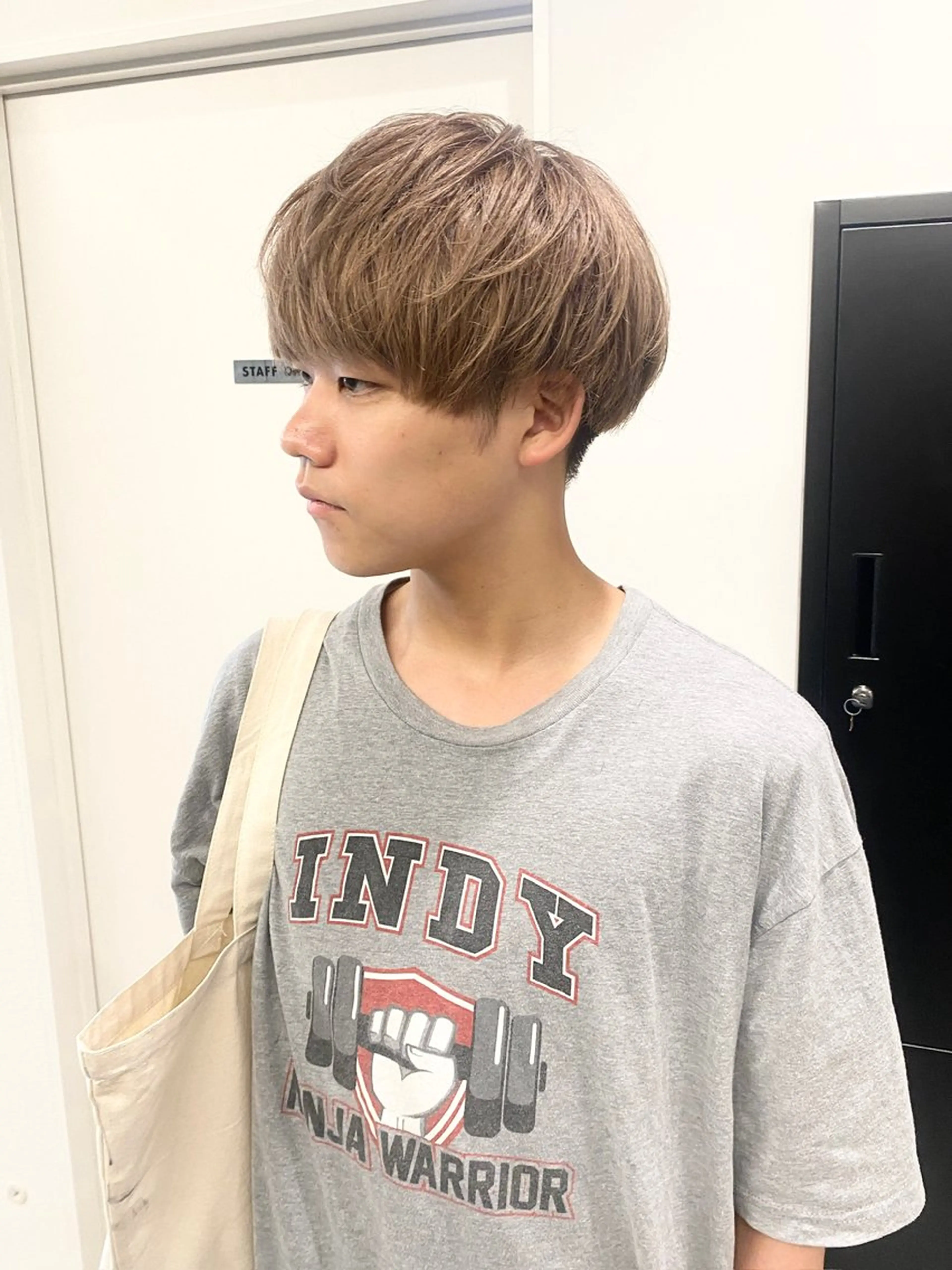 ショート カラー メンズ マッシュ 刈り上げ ベージュカラー ミルクティーベージュ カット ヘアカラー 姫カット/レイヤー/ ハイトーン/池澤慎人のヘアスタイル