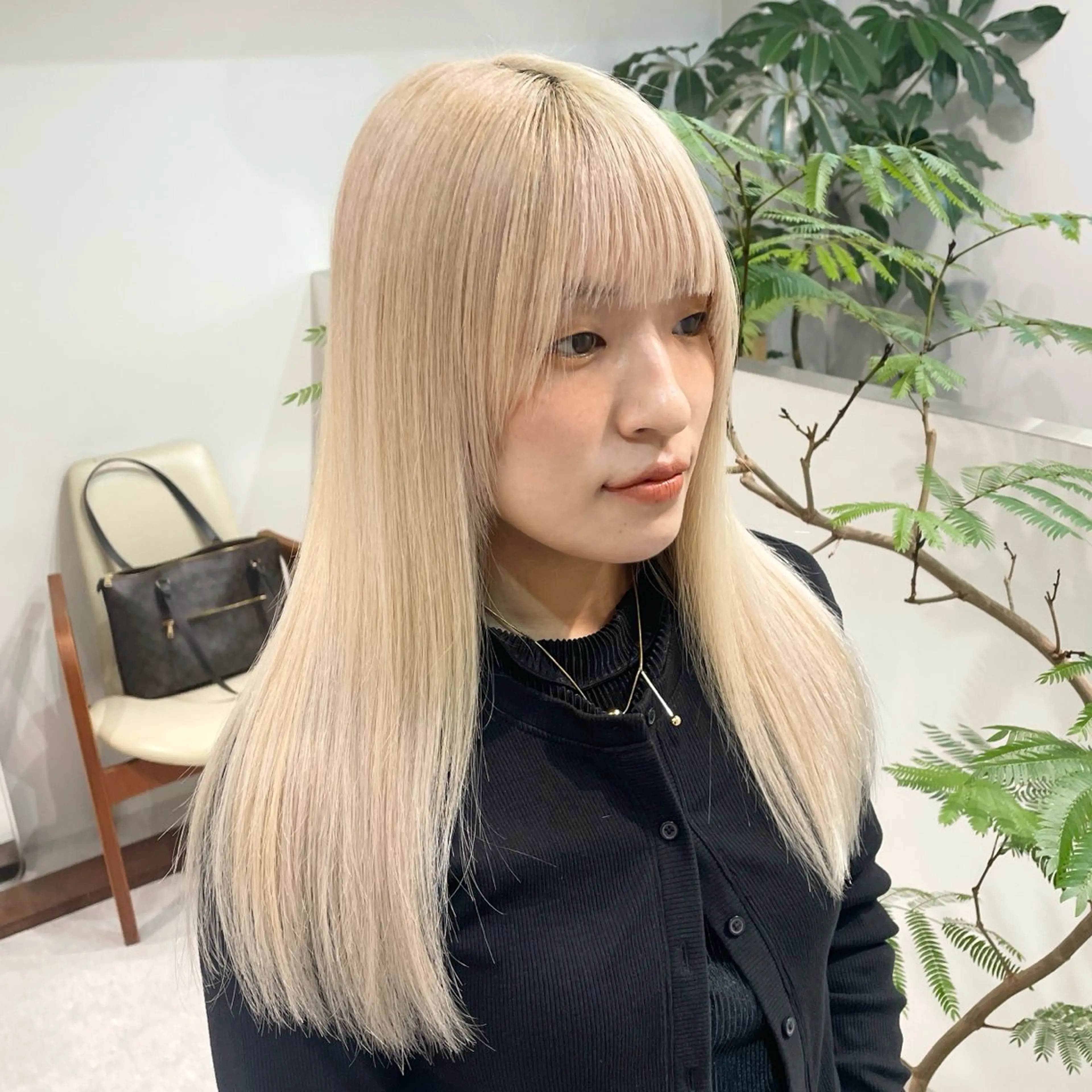 ロング カラー ブロンド ホワイトブロンド 顔まわりレイヤー レイヤーカット ヘアカラー トリートメント ヘアセット meme原宿所属・ブロンド・ハイトーン ／遠藤将太のヘアスタイル