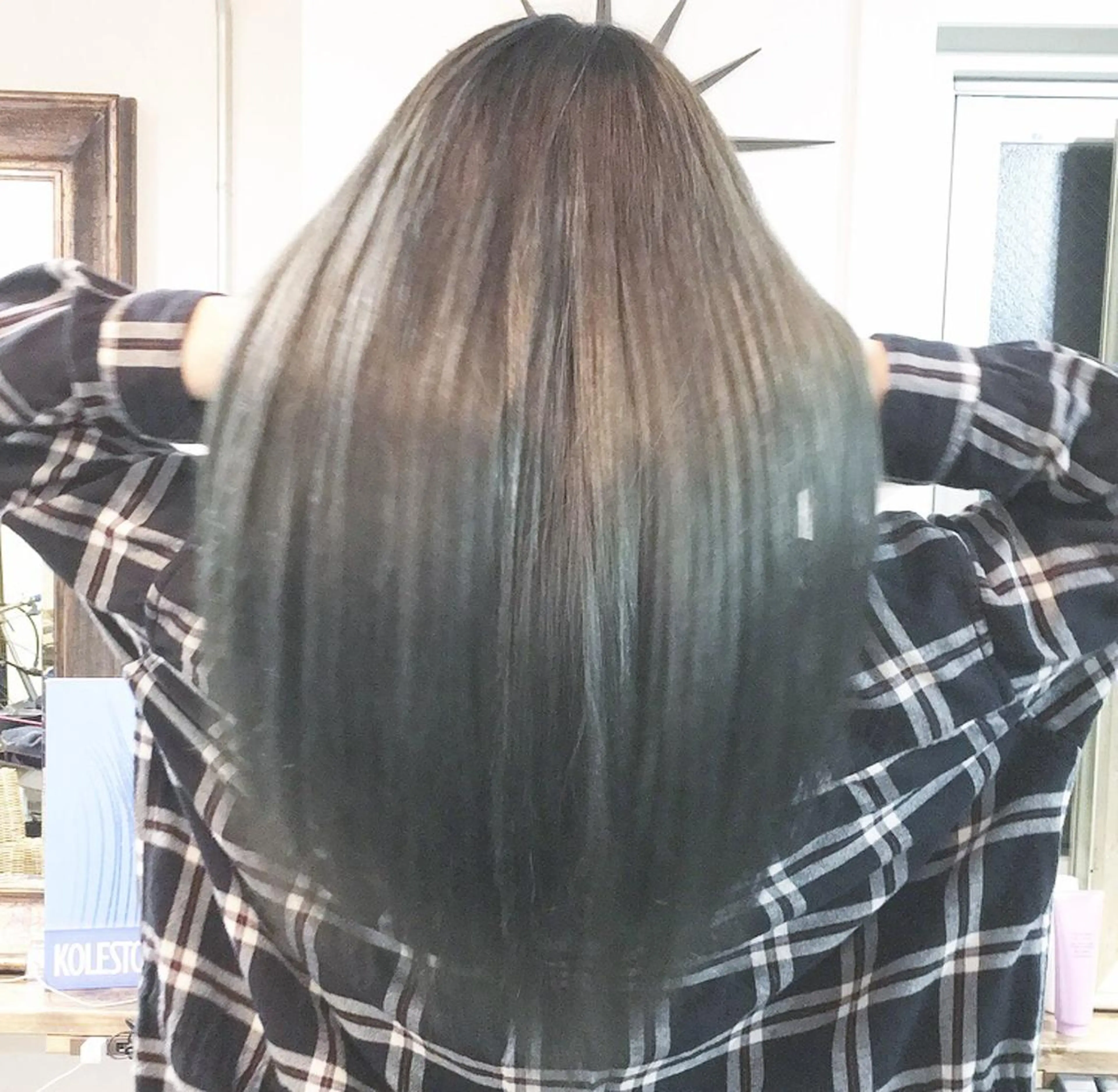 ロング カラー カット トリートメント ブリーチ、パーマ 西部笑のヘアスタイル