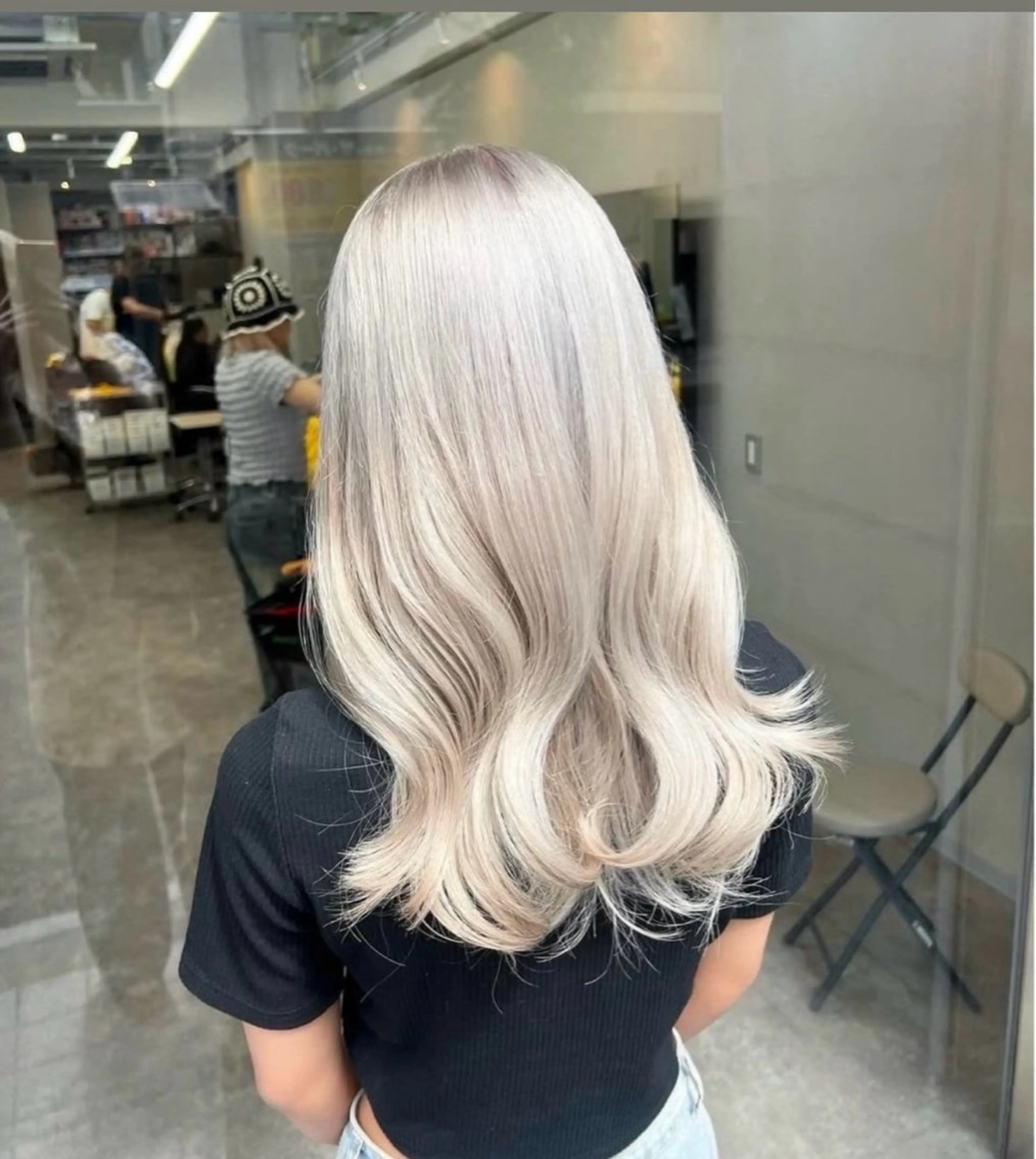 ロング ヘアカラー かのブリーチカラー 🎧⛓️🩶のヘアスタイル