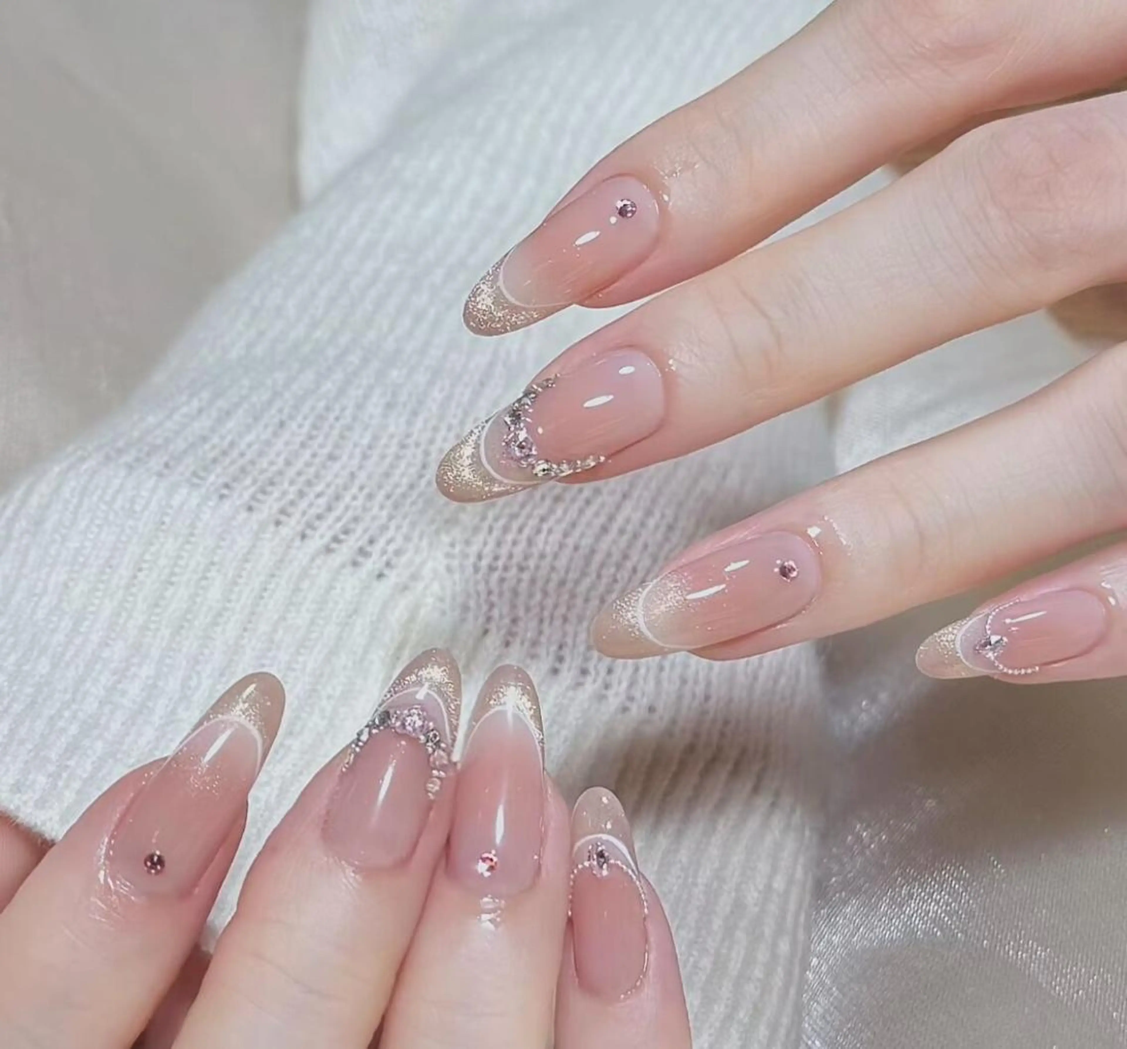 ネイル ハンドネイル フットネイル ハンドケア RAFFINE 月🦋🩵のネイルデザイン