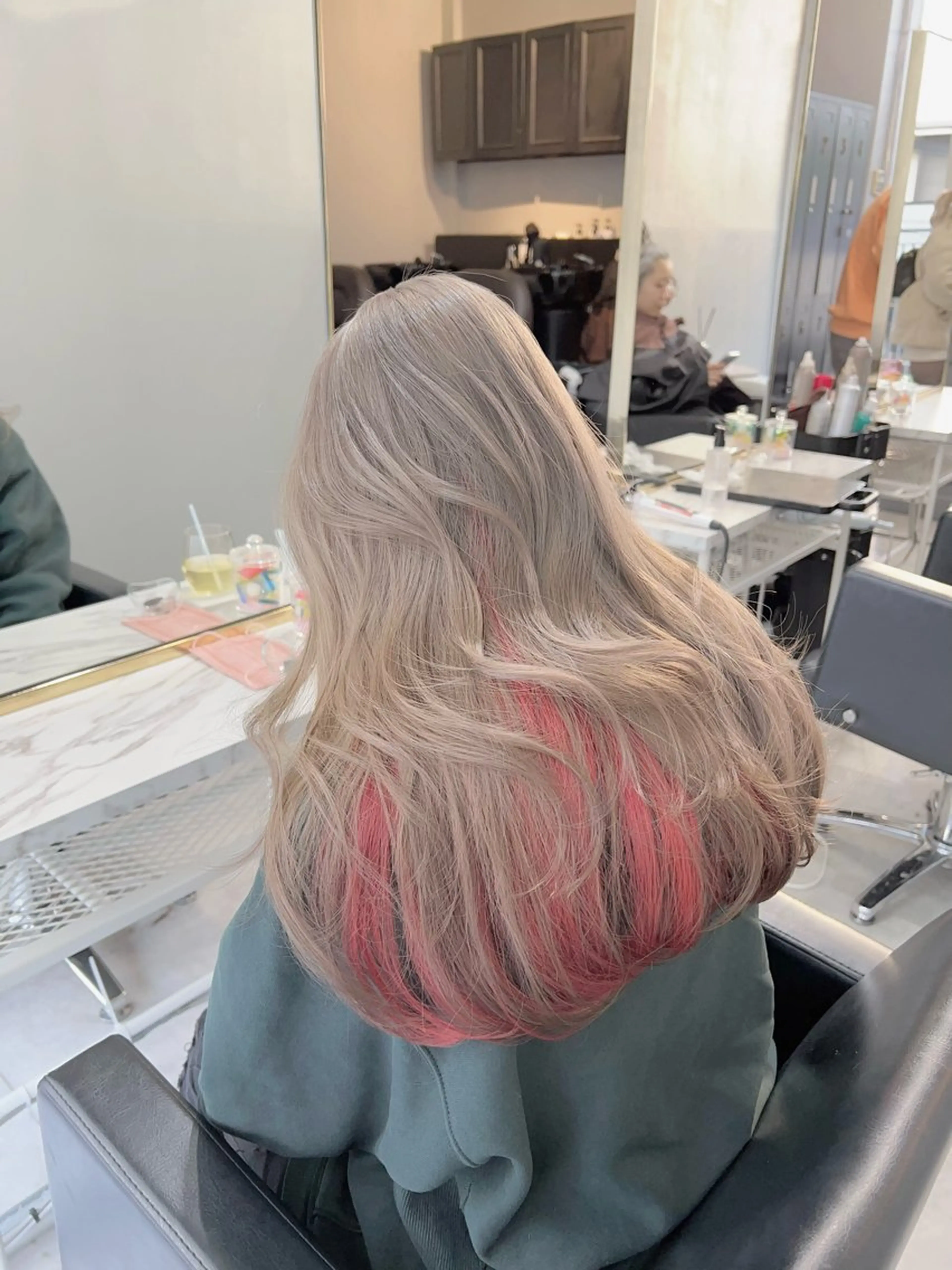 ロング カラー ブリーチ ケアブリーチ グレージュ インナーカラー ミルクティーグレージュ カット ヘアカラー トリートメント ヘアセット I've  for hair所属・🫧艶ハイトーン ブリーチ🫧トモヤのヘアスタイル