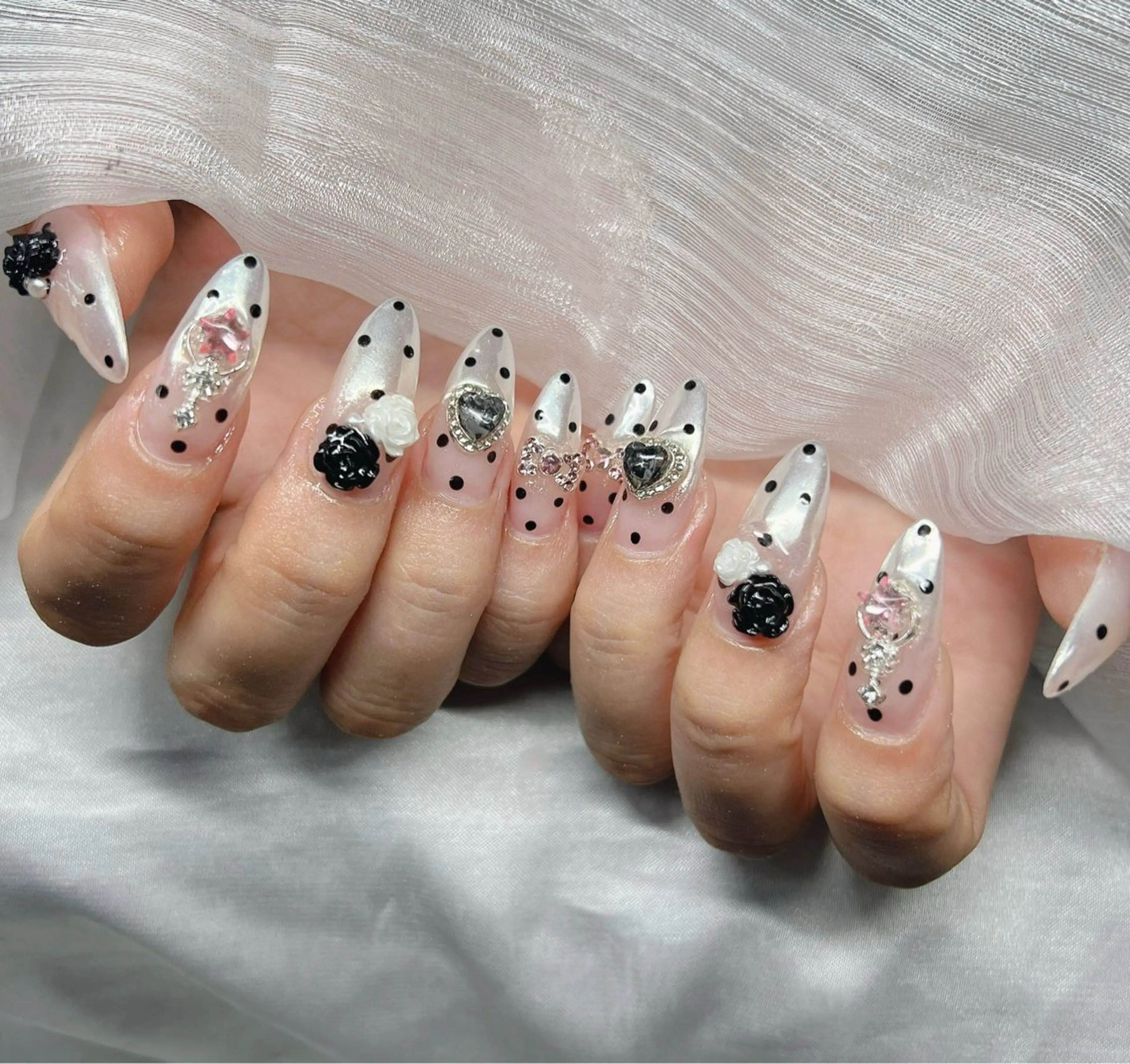 ネイル 長さ出し グラデーション 卒業式 キラキラネイル マグネットネイル ハンドネイル Lee Nailsのネイルデザイン