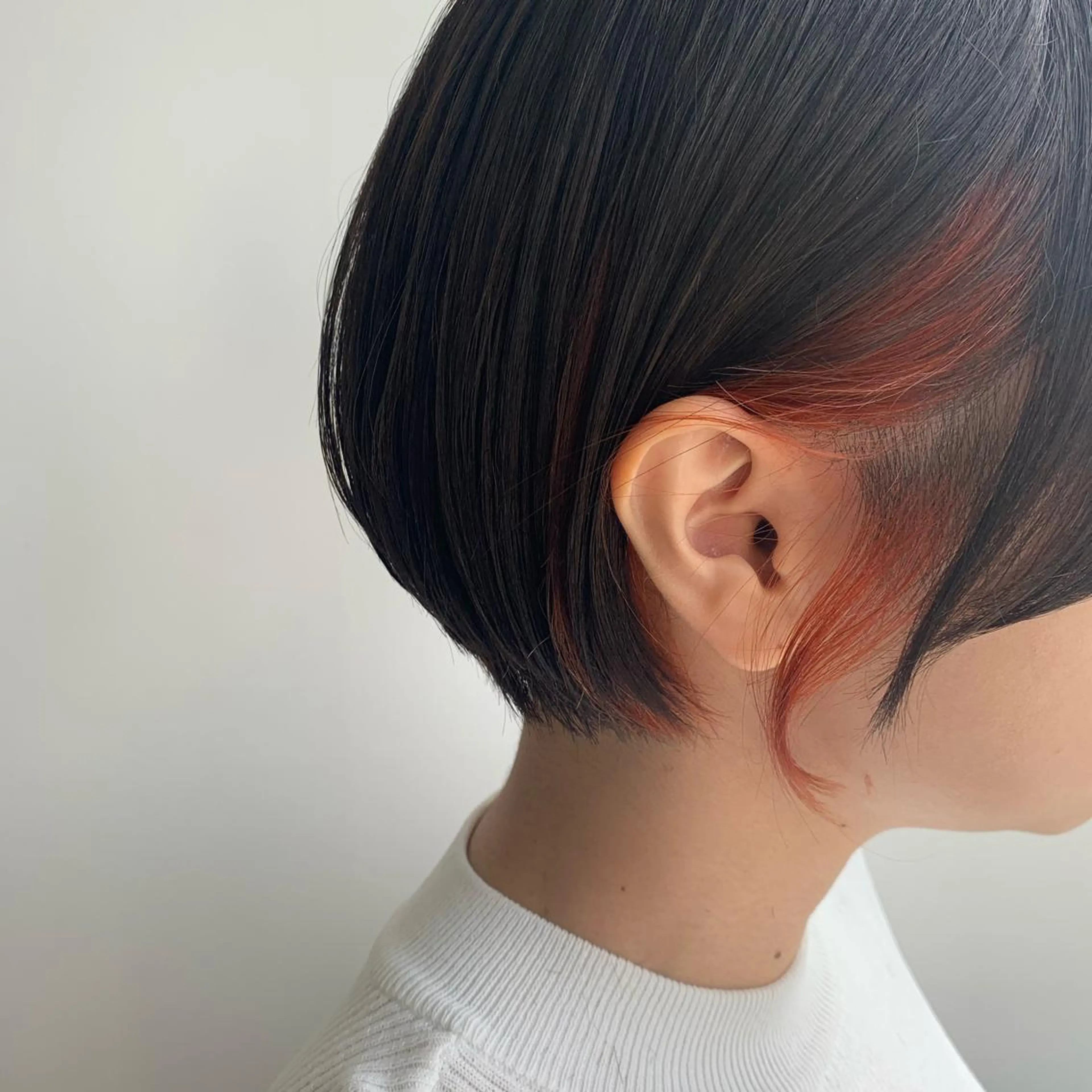 ショート nuu所属・💜ショート💜 ウルフ、ボブ二色亜美のヘアスタイル