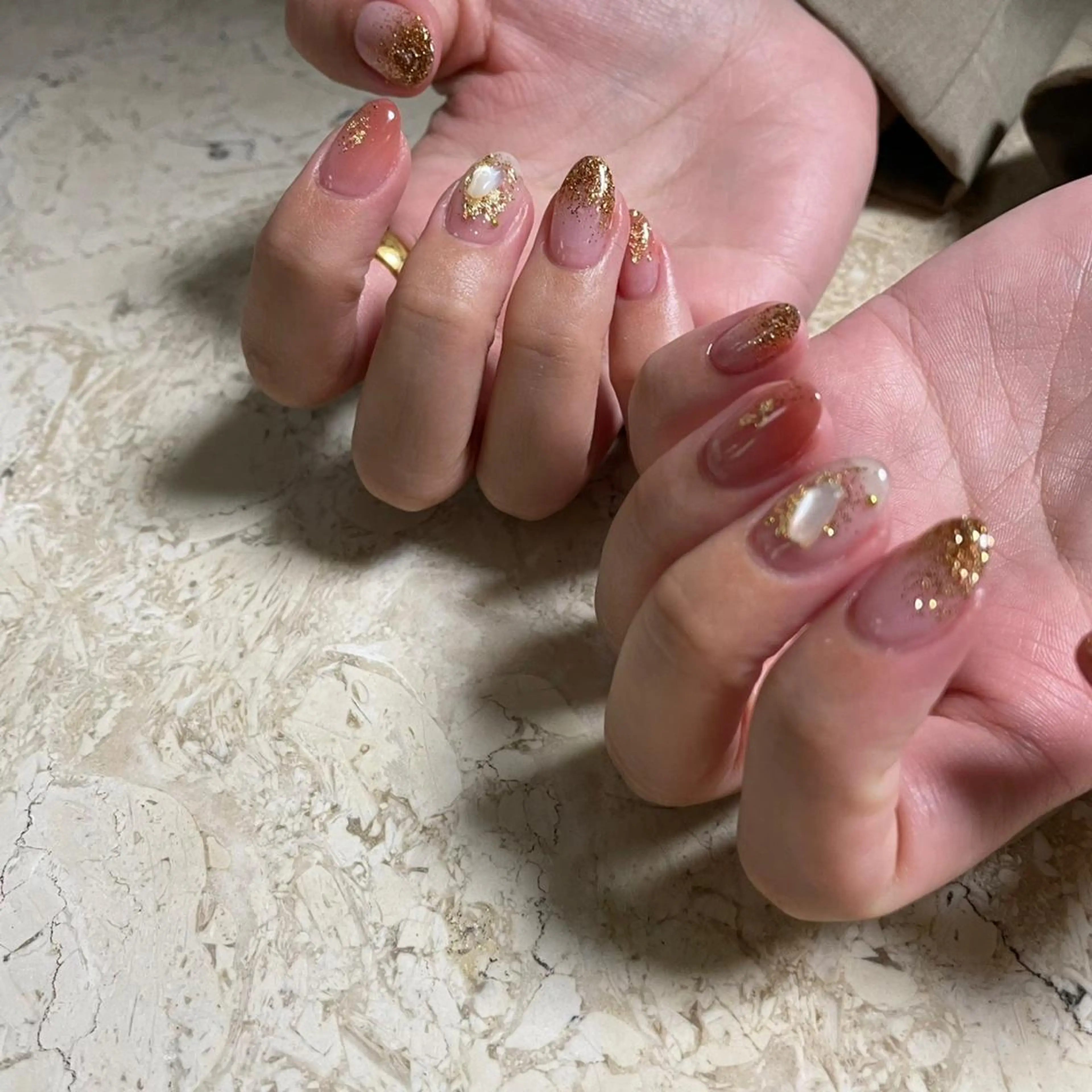 ネイル アートネイル ブラウン フラワーネイル フレンチネイル ジェルネイル ハンドネイル nail salon mieux(ミュー)のネイルデザイン