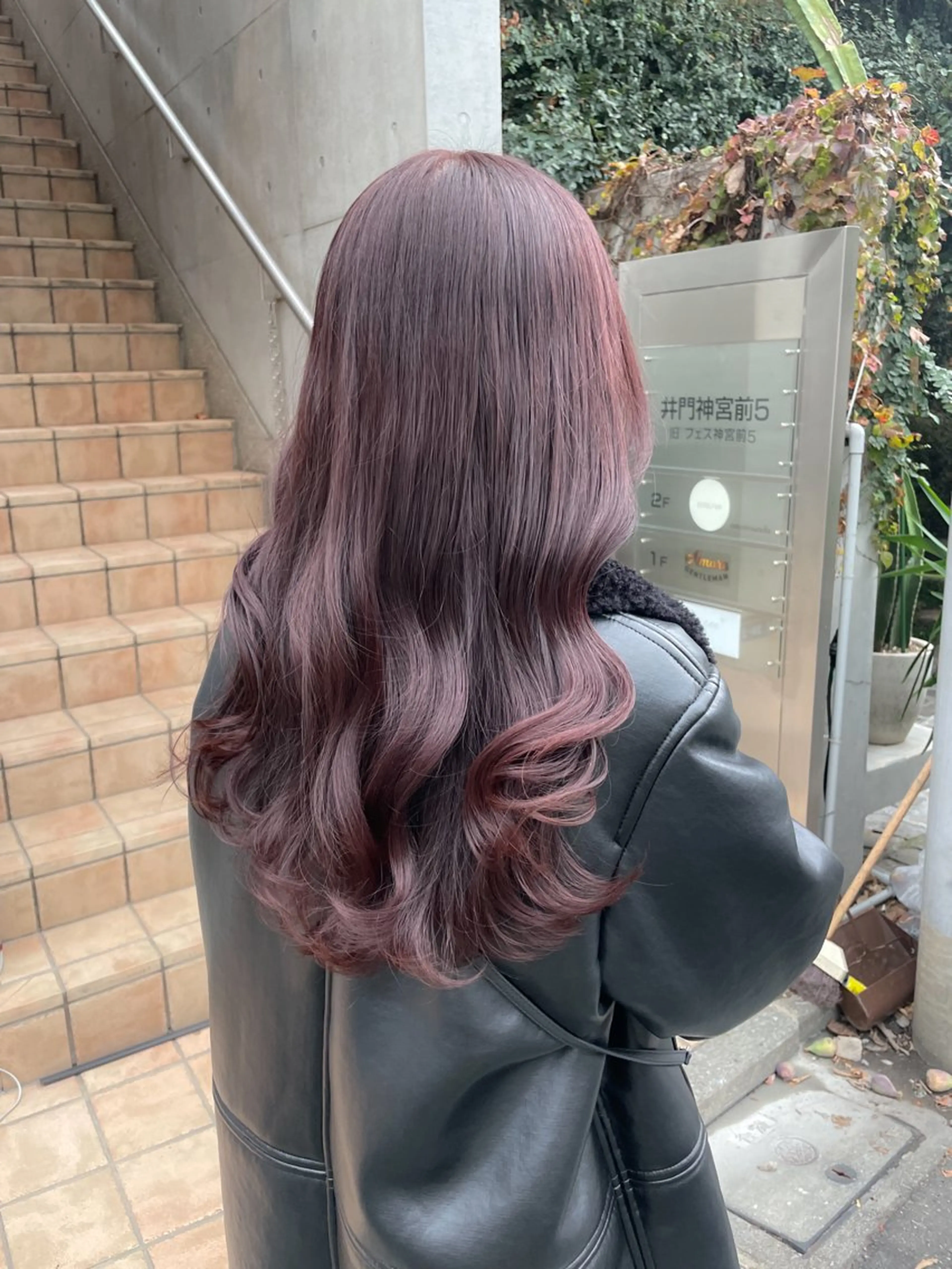 ロング カラー ブリーチ ダブルカラー ラベンダーカラー ブリーチなしカラー ピンクカラー ヘアカラー トリートメント 【arc】Ruri コテ巻き風パーマのヘアスタイル