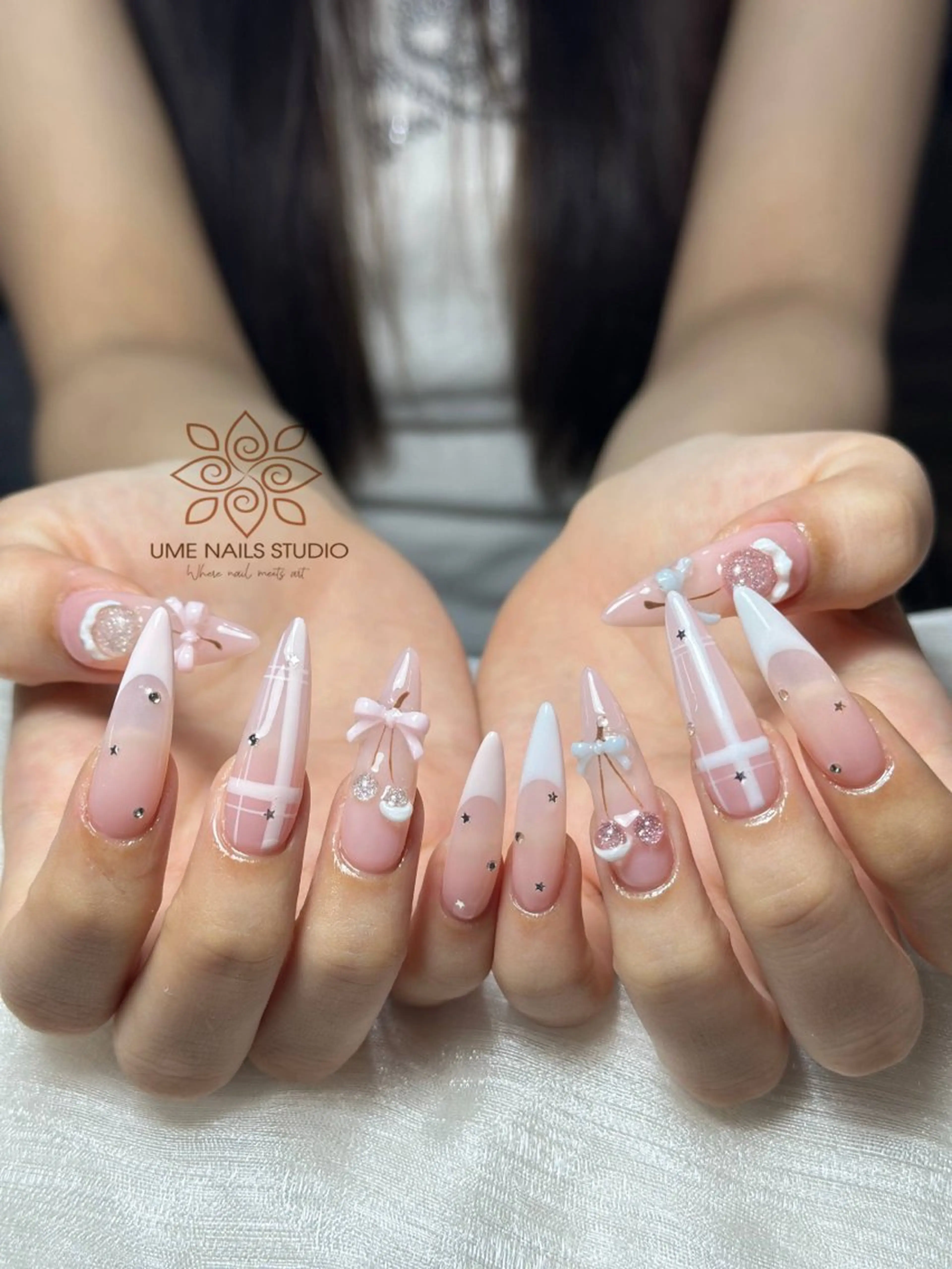 ネイル チークネイル クリアネイル ガーリー キラキラネイル 韓国ネイル ハンドネイル Ume Nail Studioのネイルデザイン