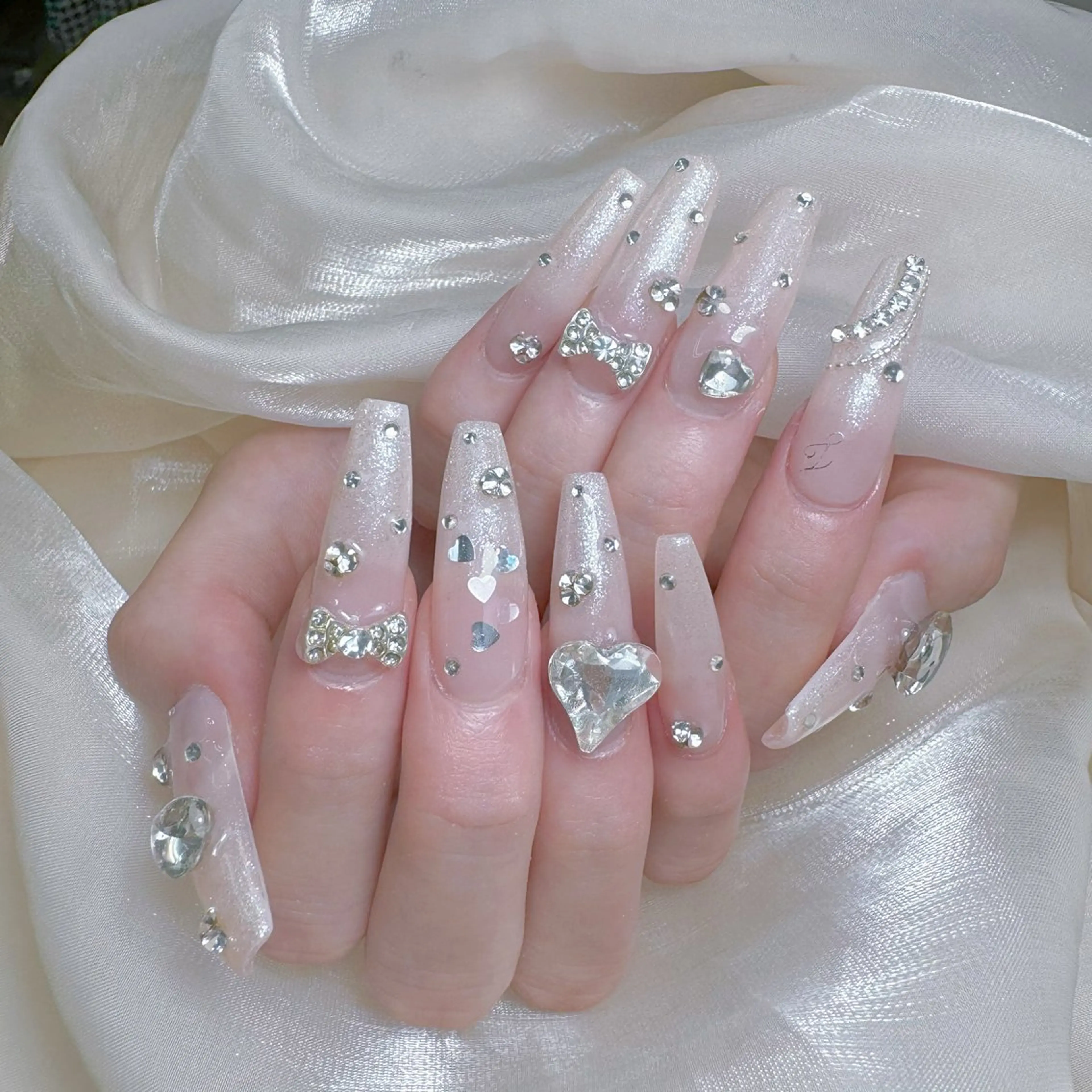 ネイル ハート キラキラネイル 韓国ネイル マグネットネイル スカルプネイル ハンドネイル MELODY BEAUTY SALON所属・Melody  スカルプ専門店のネイルデザイン