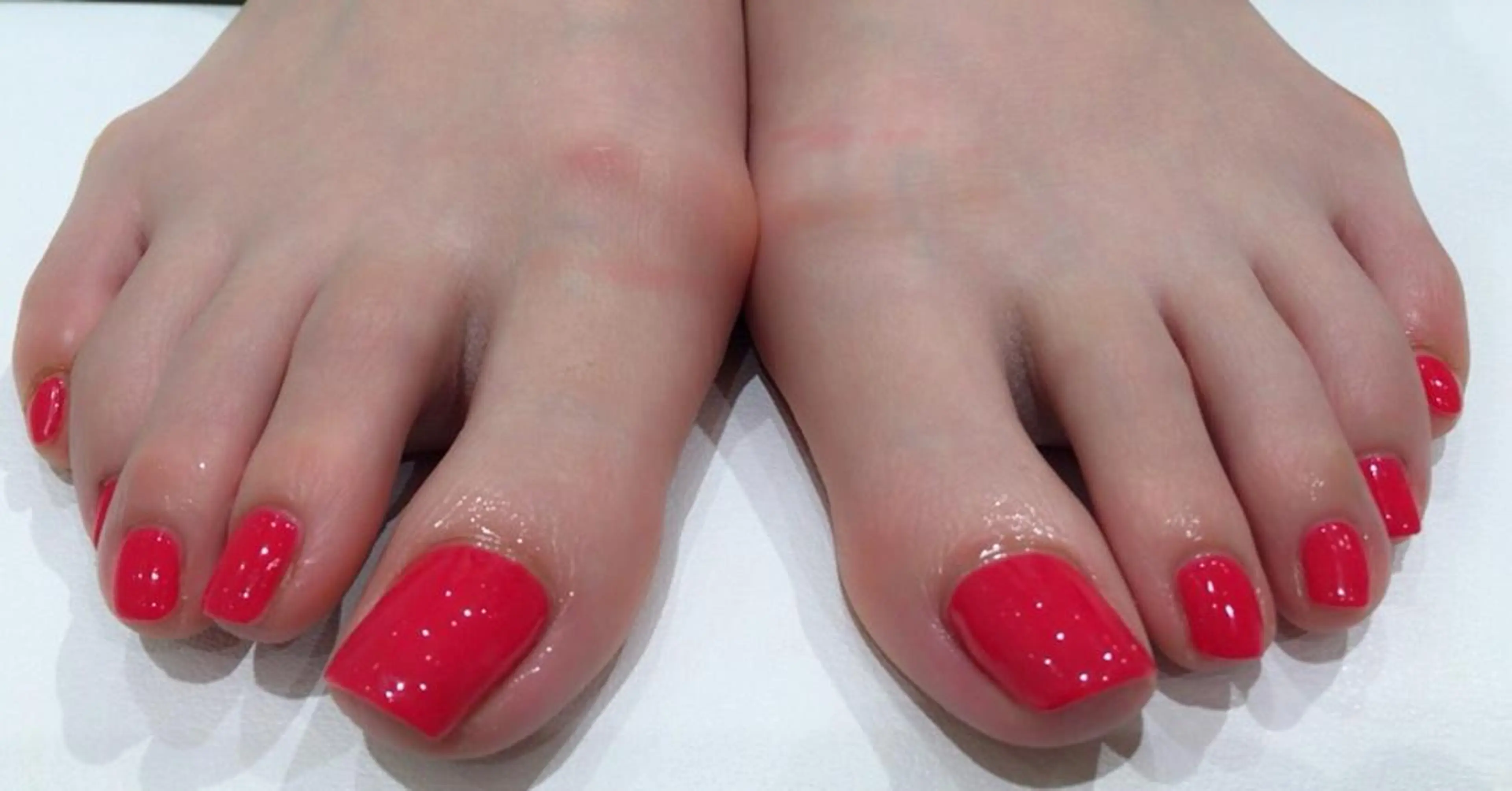 ネイル ワンカラーネイル 赤色 山藤 萌永のネイルデザイン
