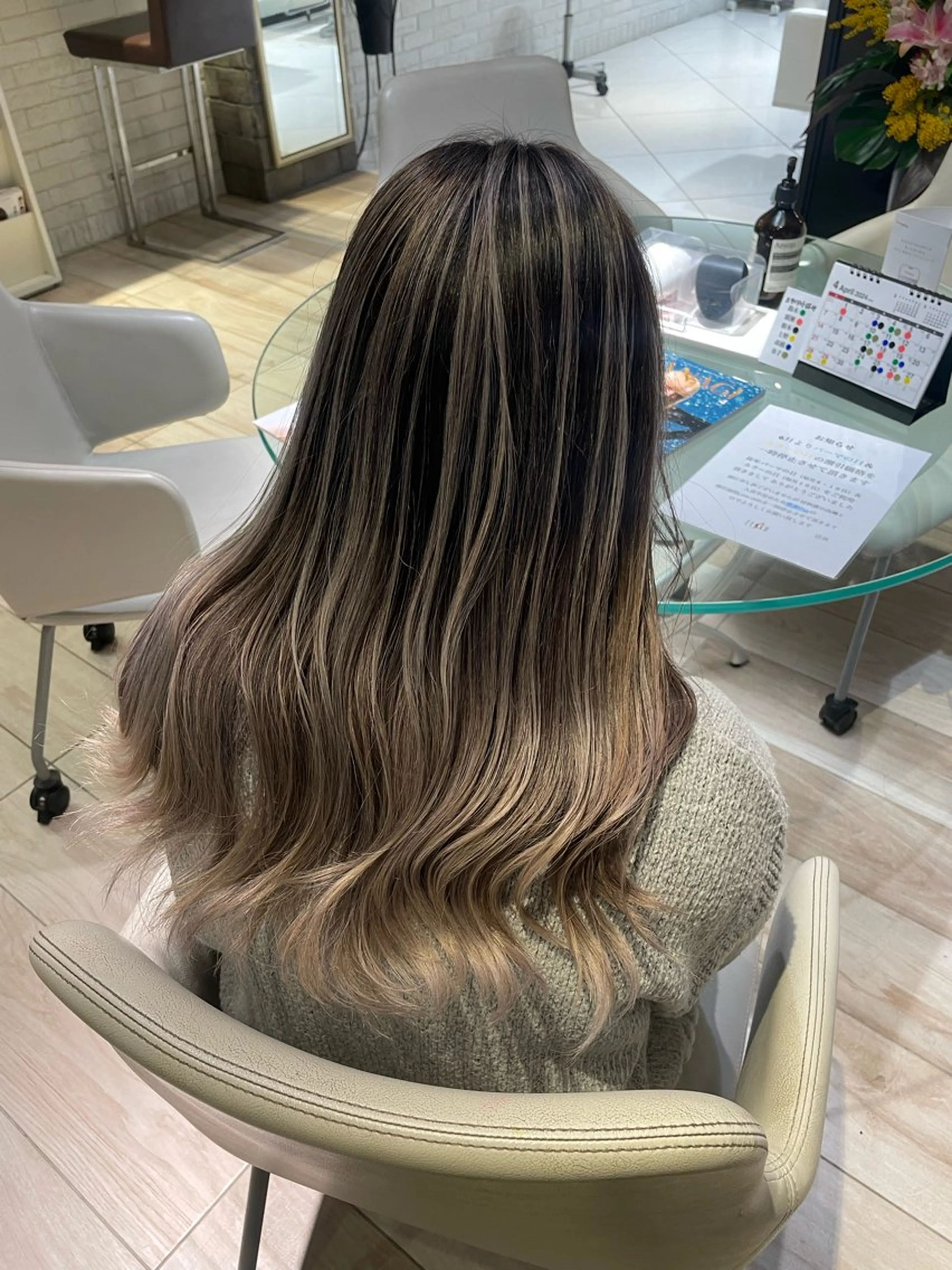 ロング カラー バレイヤージュ レイヤーカット ヘアカラー ZENKO  吉祥寺chere所属・小野寺 もものヘアスタイル