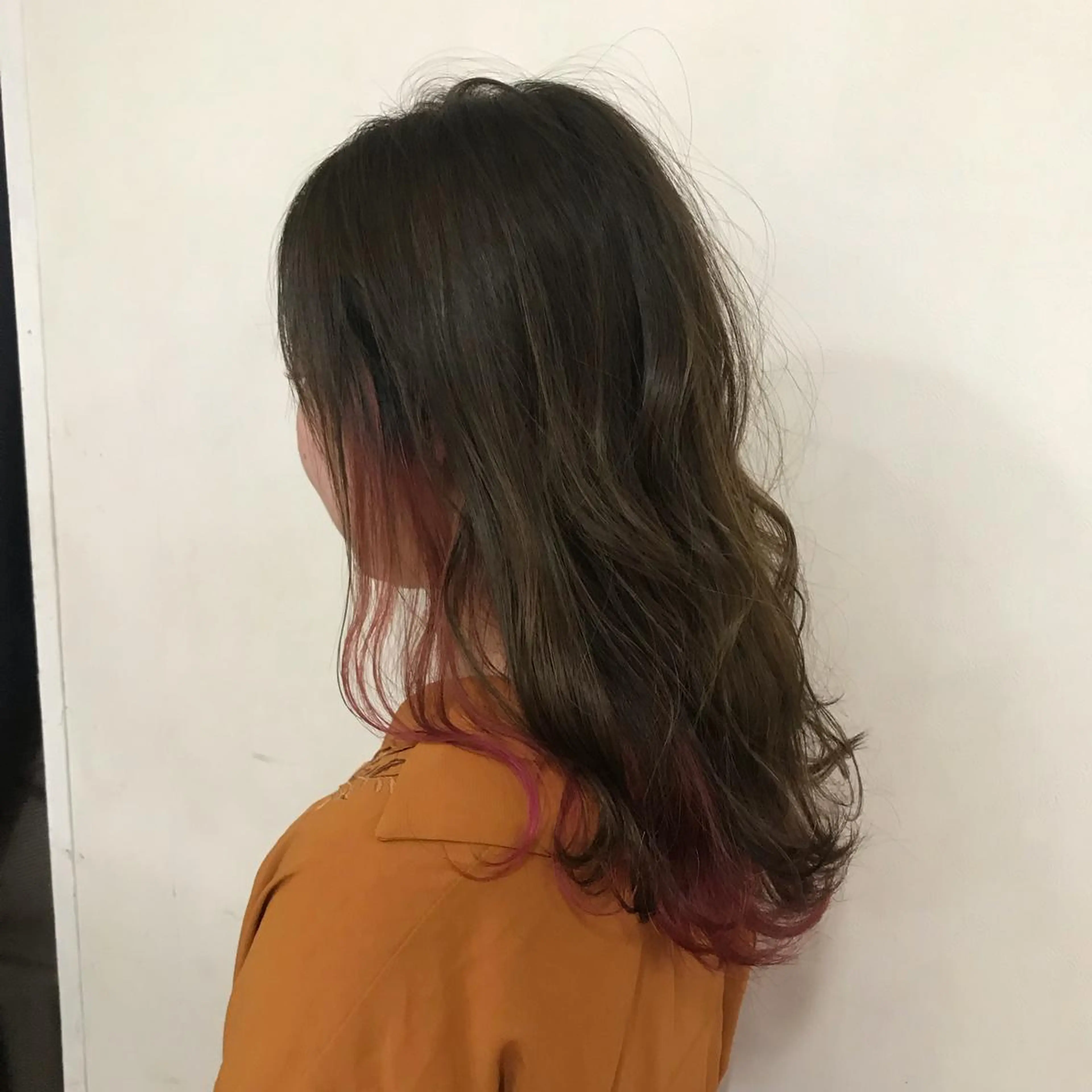 ロング カラー ベージュカラー ハイライトカラー イルミナカラー インナーカラー オリーブベージュ ヘアカラー トリートメント レイヤー/顔周り /AKARIのヘアスタイル