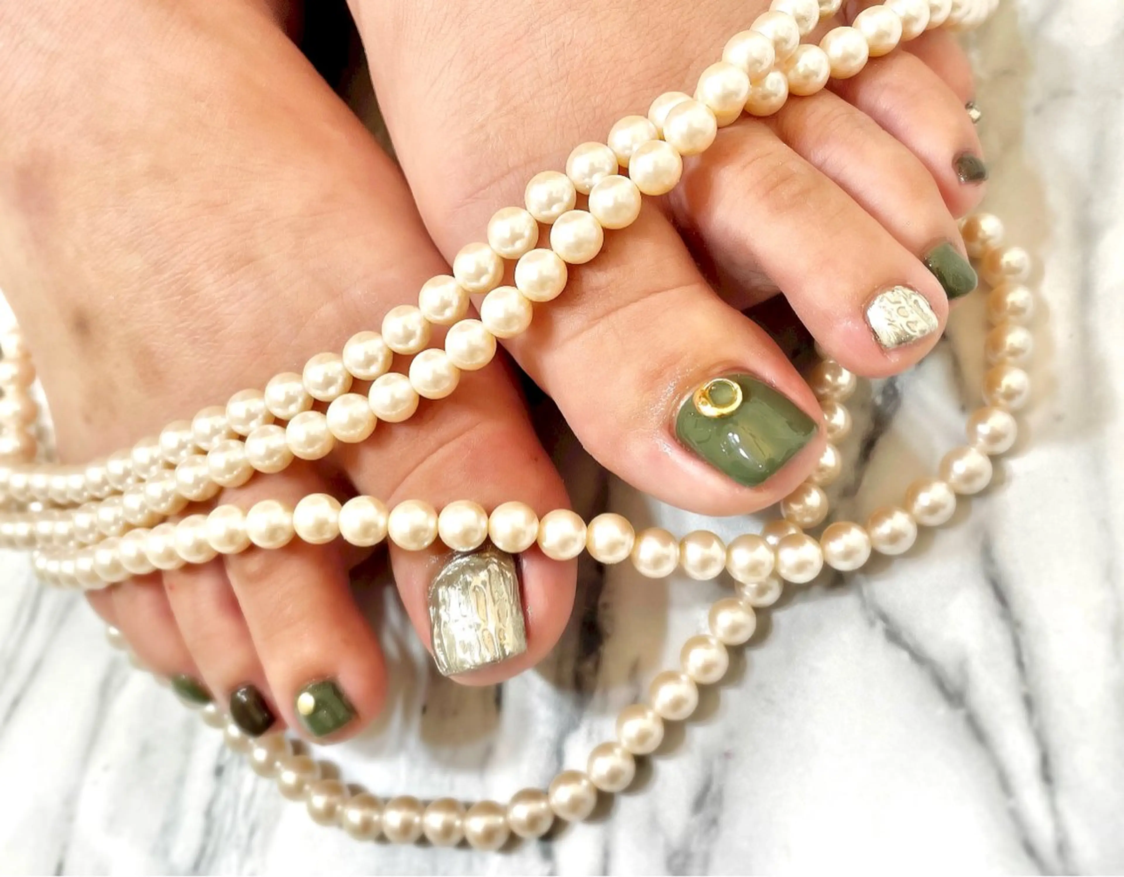 ミディアム BURGUNDY 🌹eriのネイルデザイン