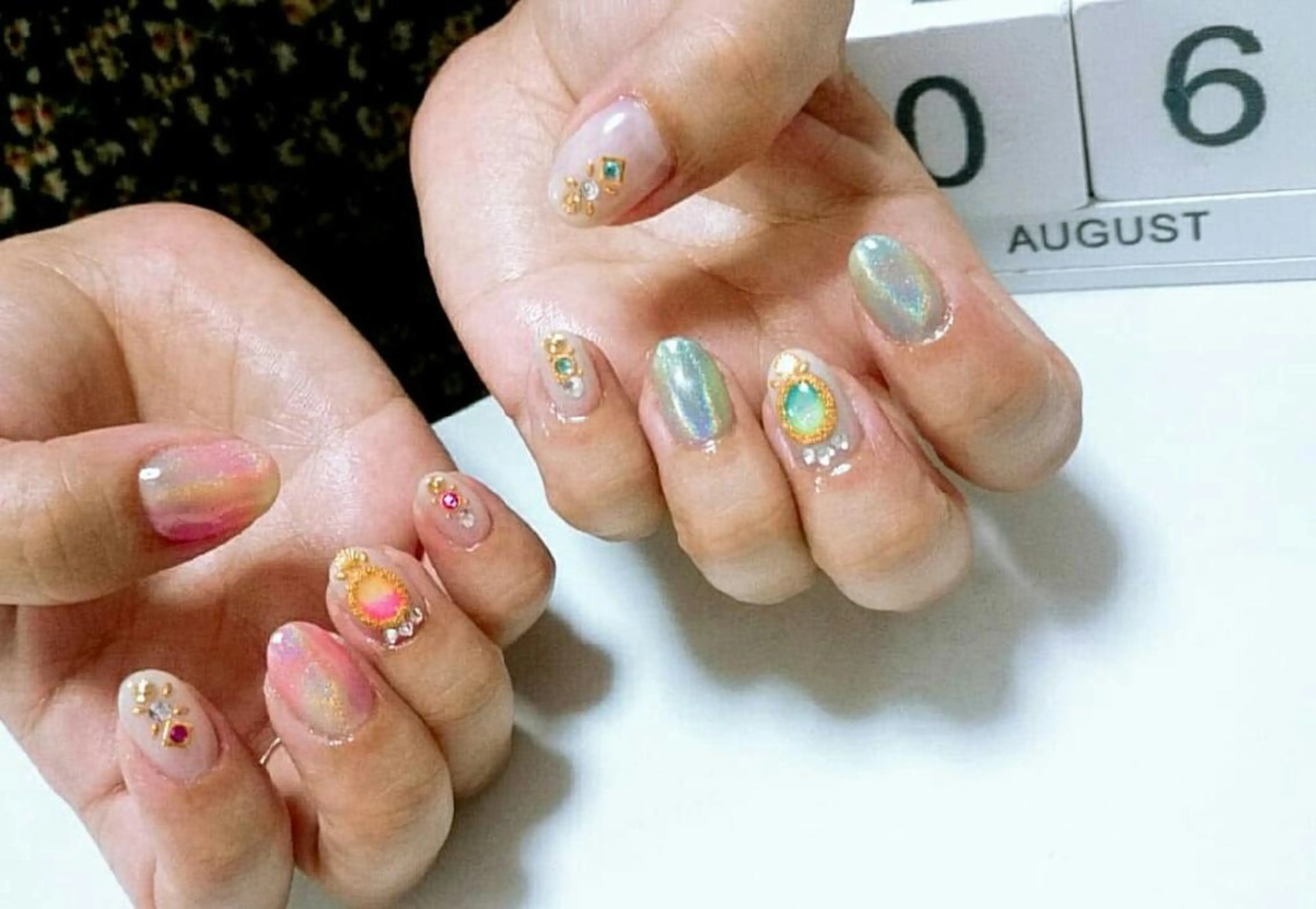 ネイル オーロラネイル ミラーネイル JEWEL nailのネイルデザイン