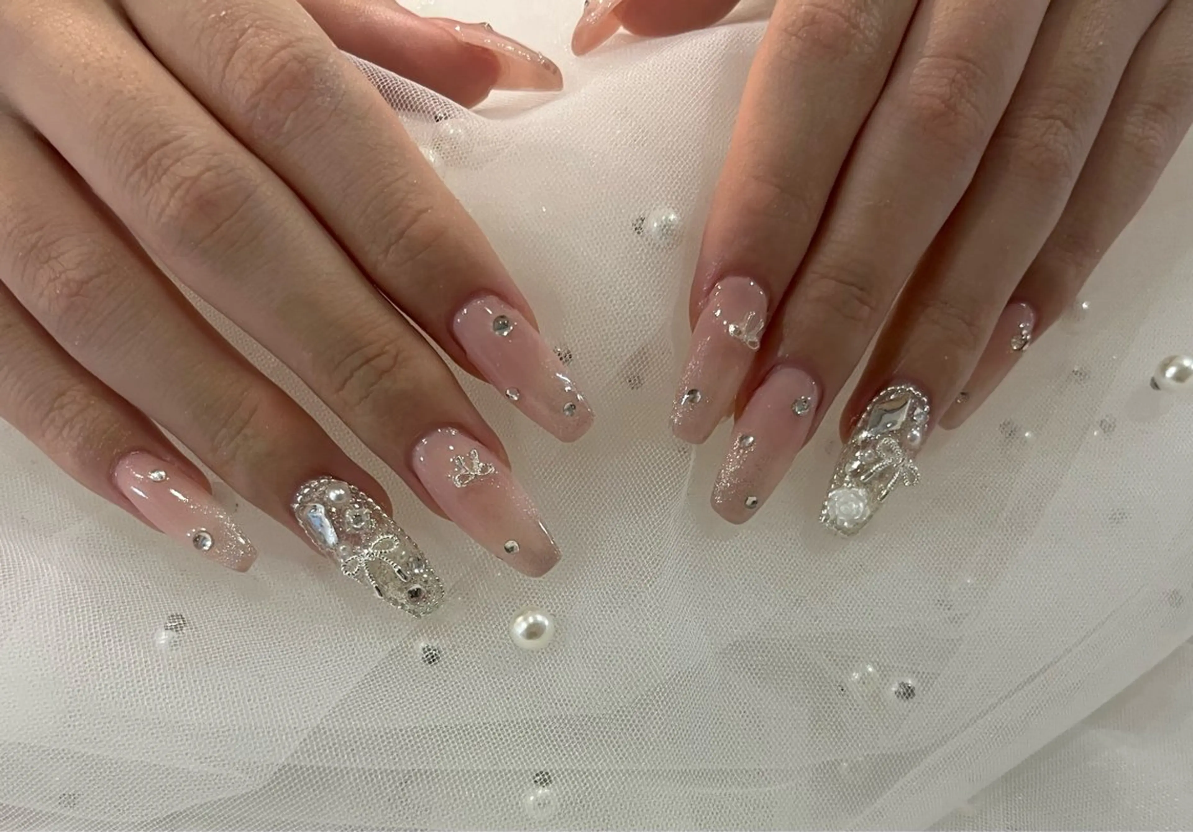 ミディアム ハンドネイル NAIL SALON FLOR所属・キラキラネイル/ 韓国ネイルMAKIのネイルデザイン