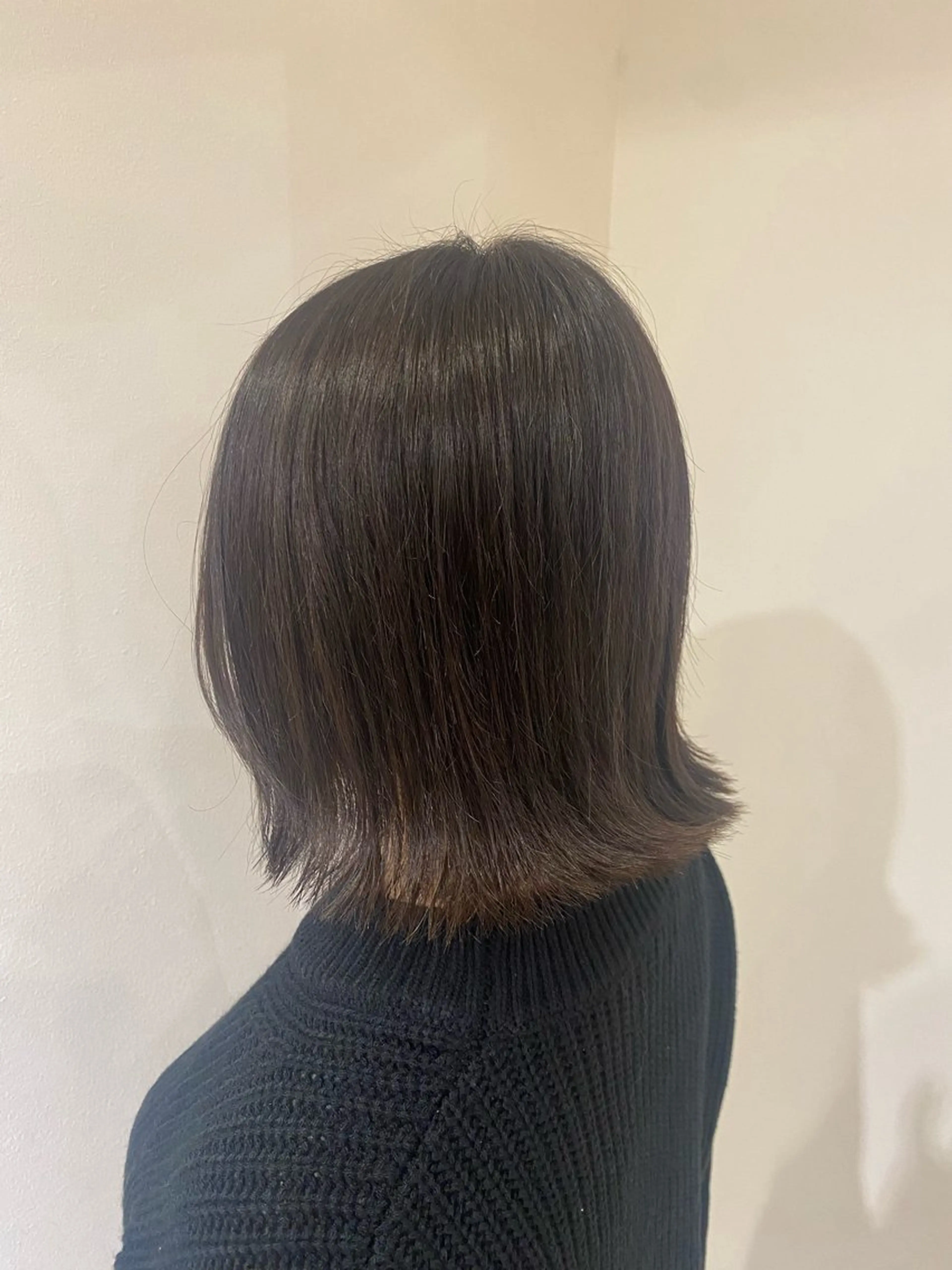 カラー グレージュ ボブ 井上 万由のヘアスタイル
