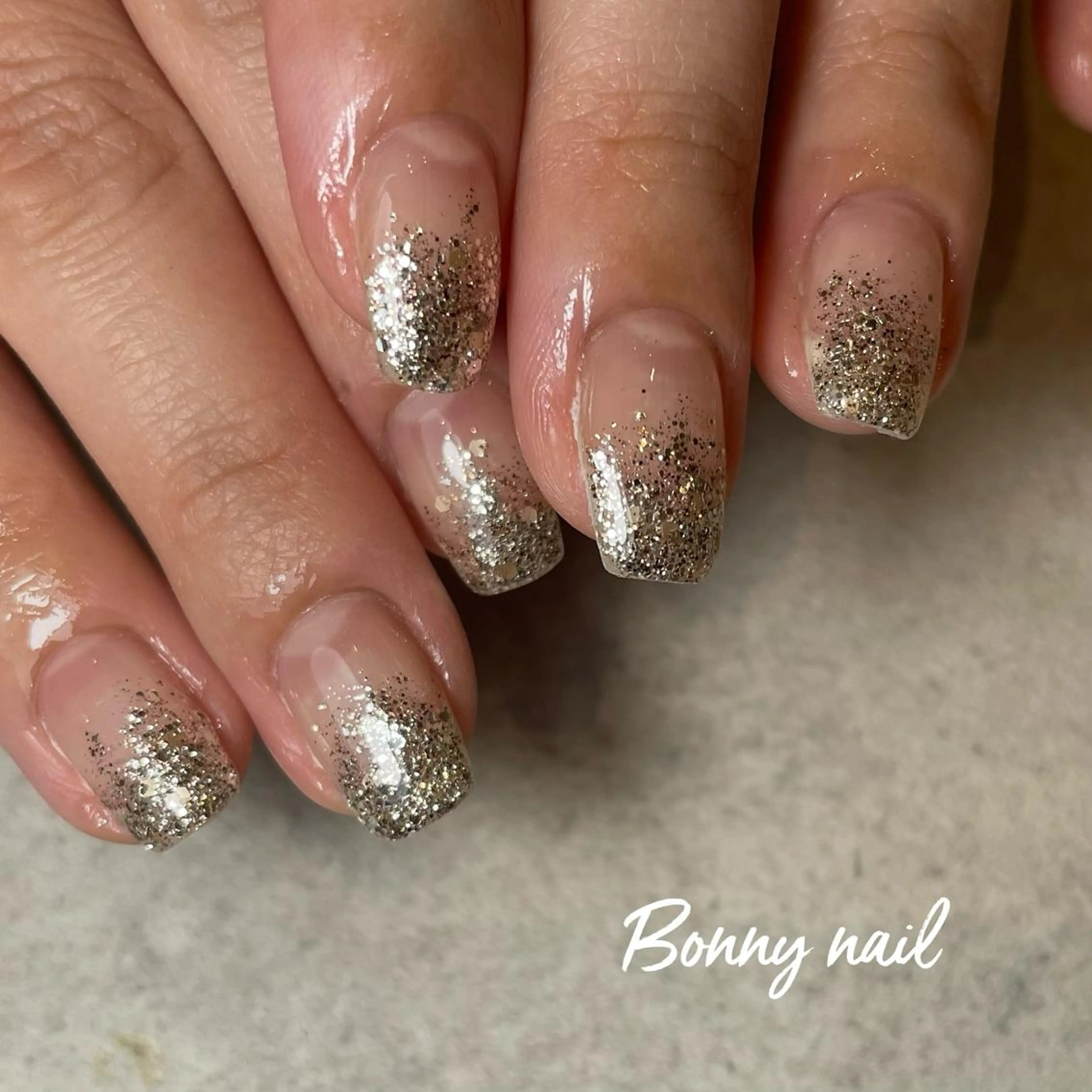 ショート ネイル グラデーション ラメ(グリッター) ラメグラデーション ココ美ネイルサロン所属・BONNY NAIL 【えみか】のネイルデザイン
