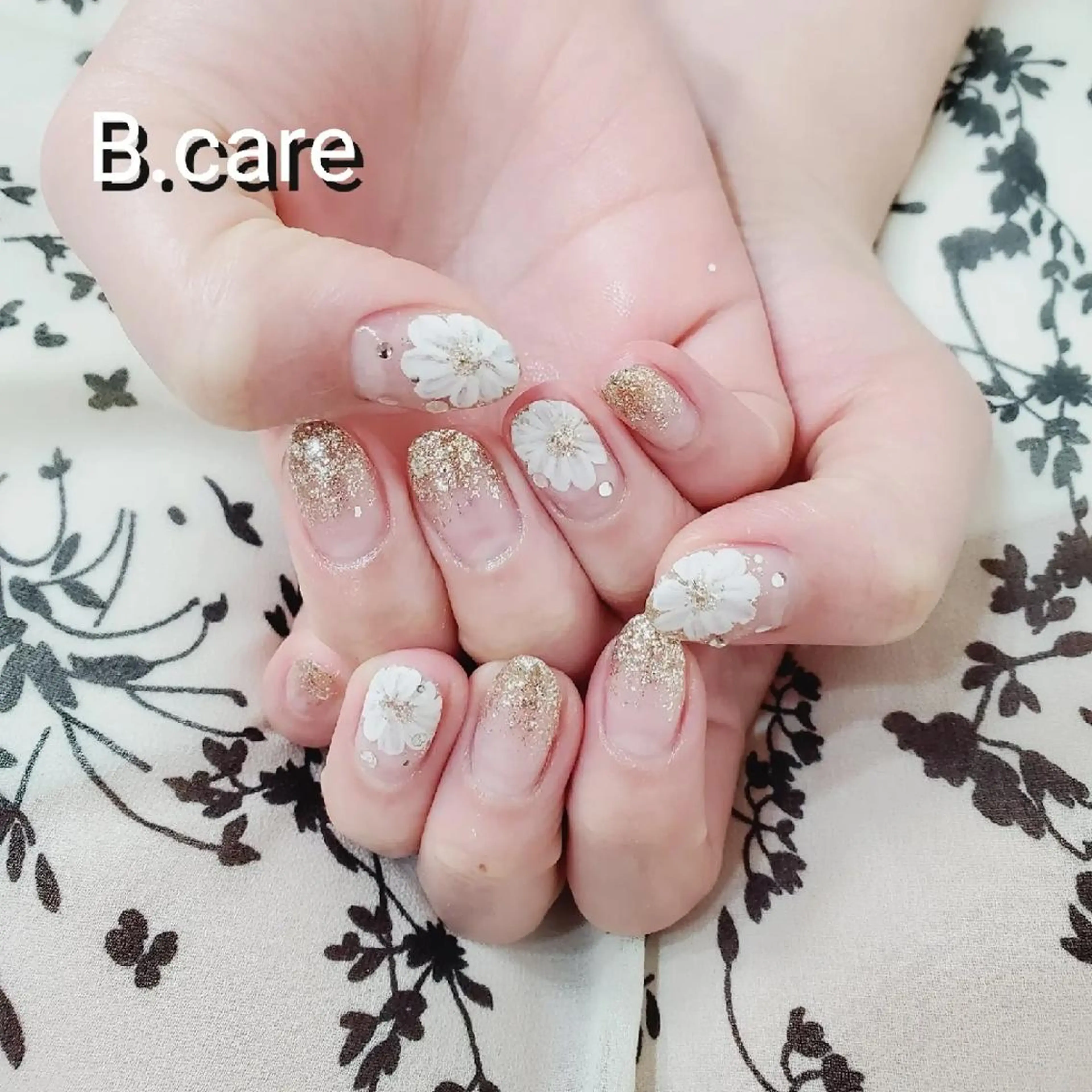 ネイル フラワーネイル グラデーション ラメ(グリッター) ラメグラデーション B.care自由ヶ丘所属・早坂  のネイルデザイン