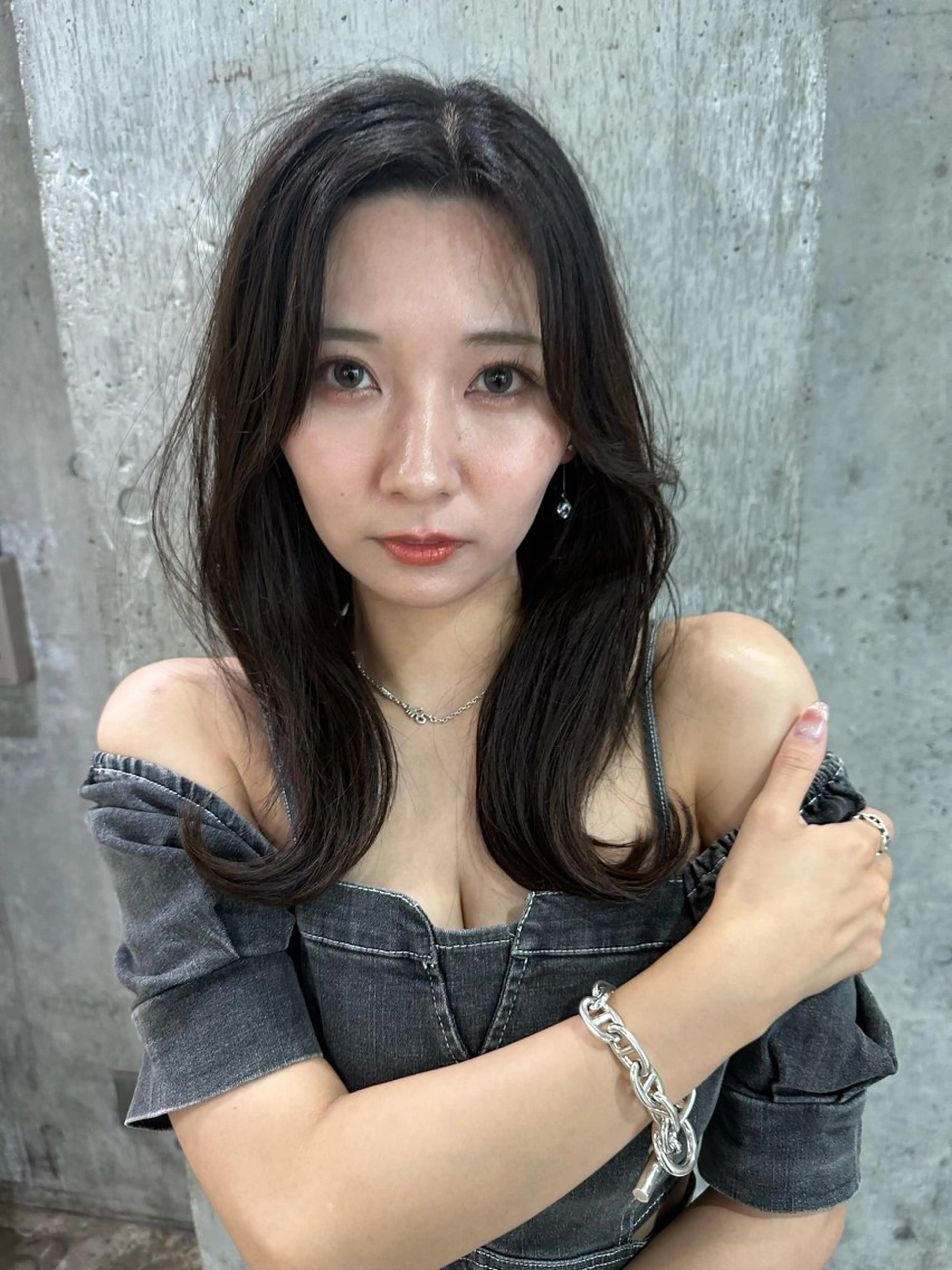 ミディアム カット ヘアカラー トリートメント yelm所属・🫒オリーブカラー ミディアムレイヤー✨のヘアスタイル