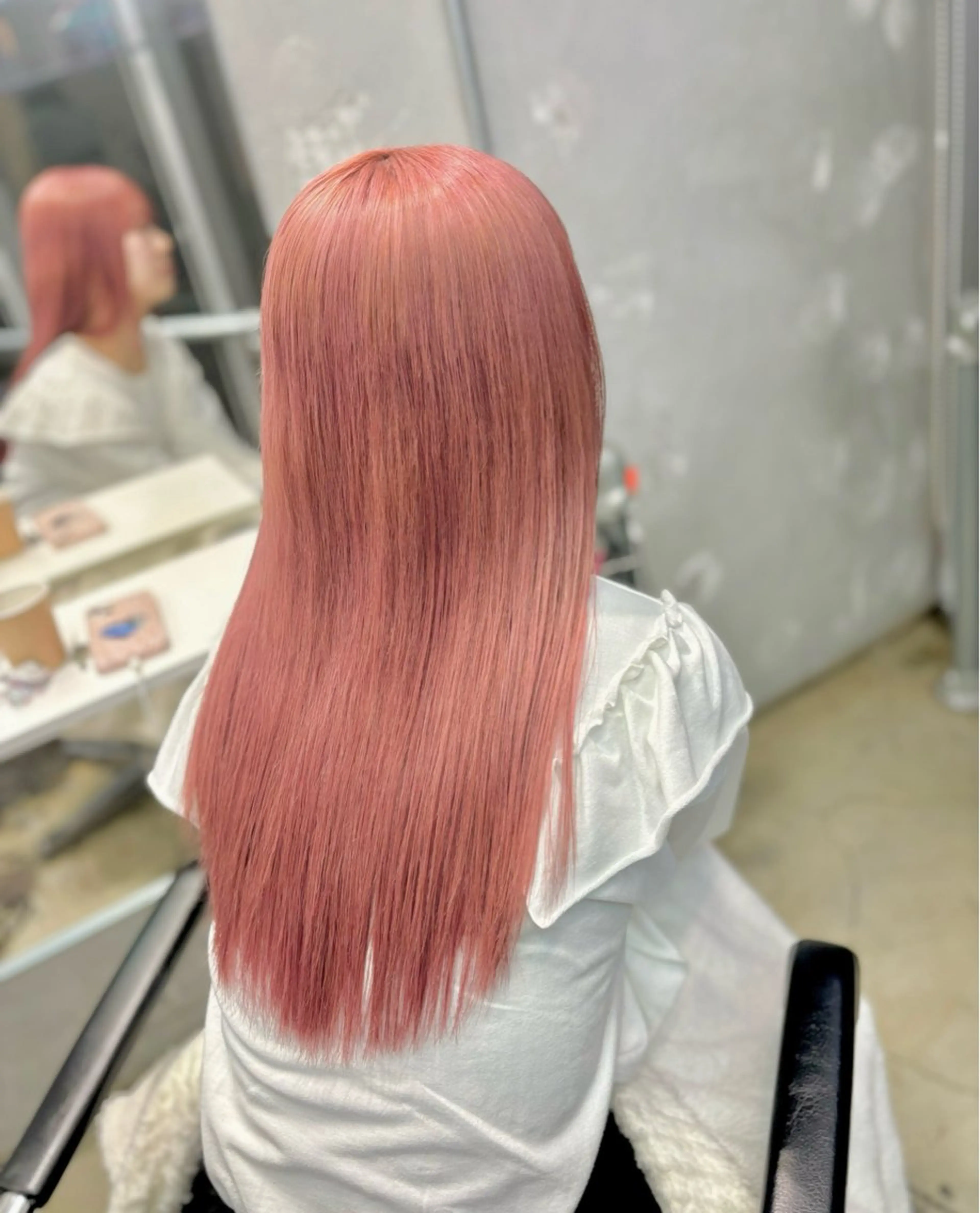 ロング カラー ピンクカラー DATE by Alan Smithee所属・韓国レイヤー顔周り カットのヘアスタイル