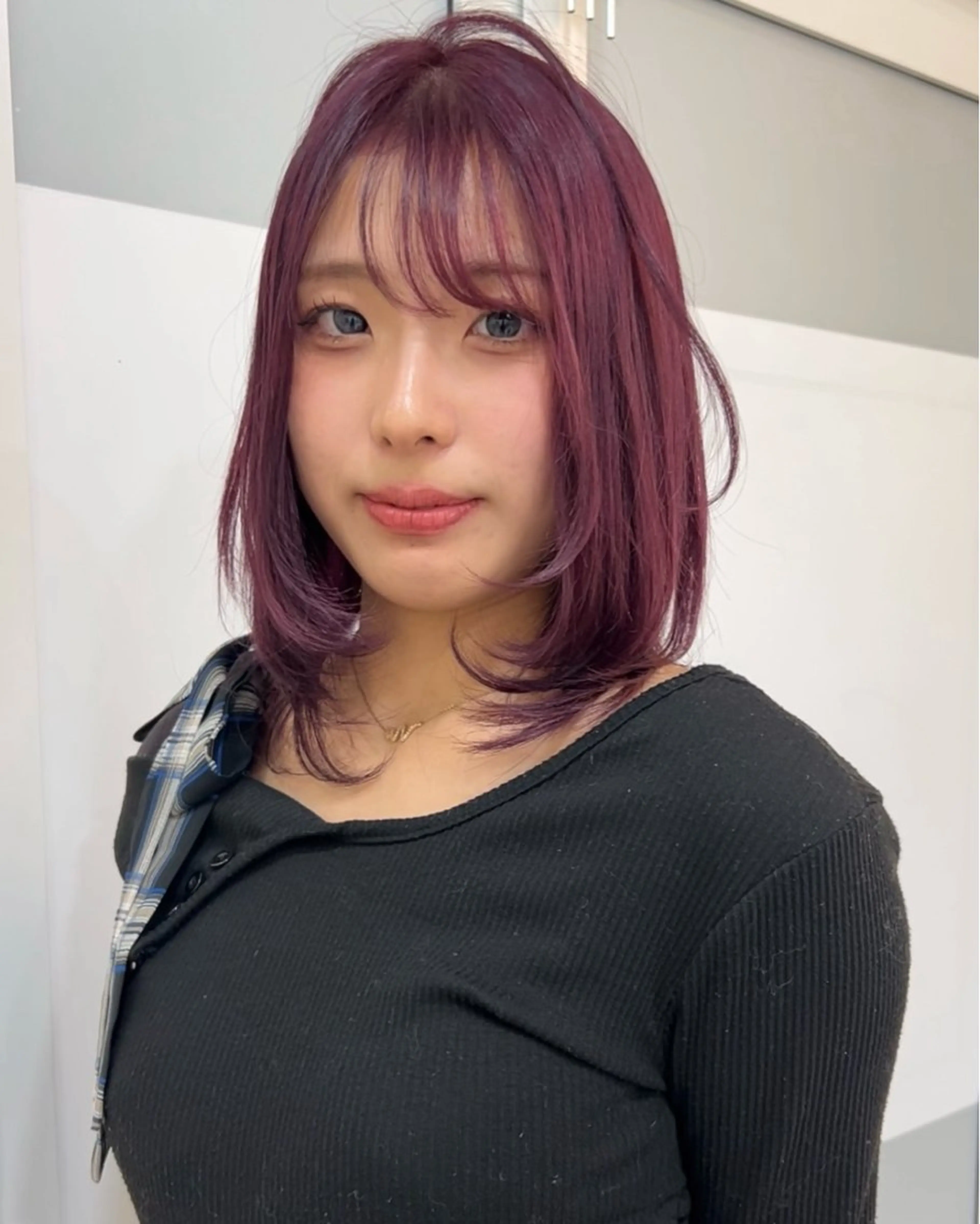 ミディアム パープルカラー ヘアカラー トリートメント carina✂️ ハイトーンカラー🤩のヘアスタイル