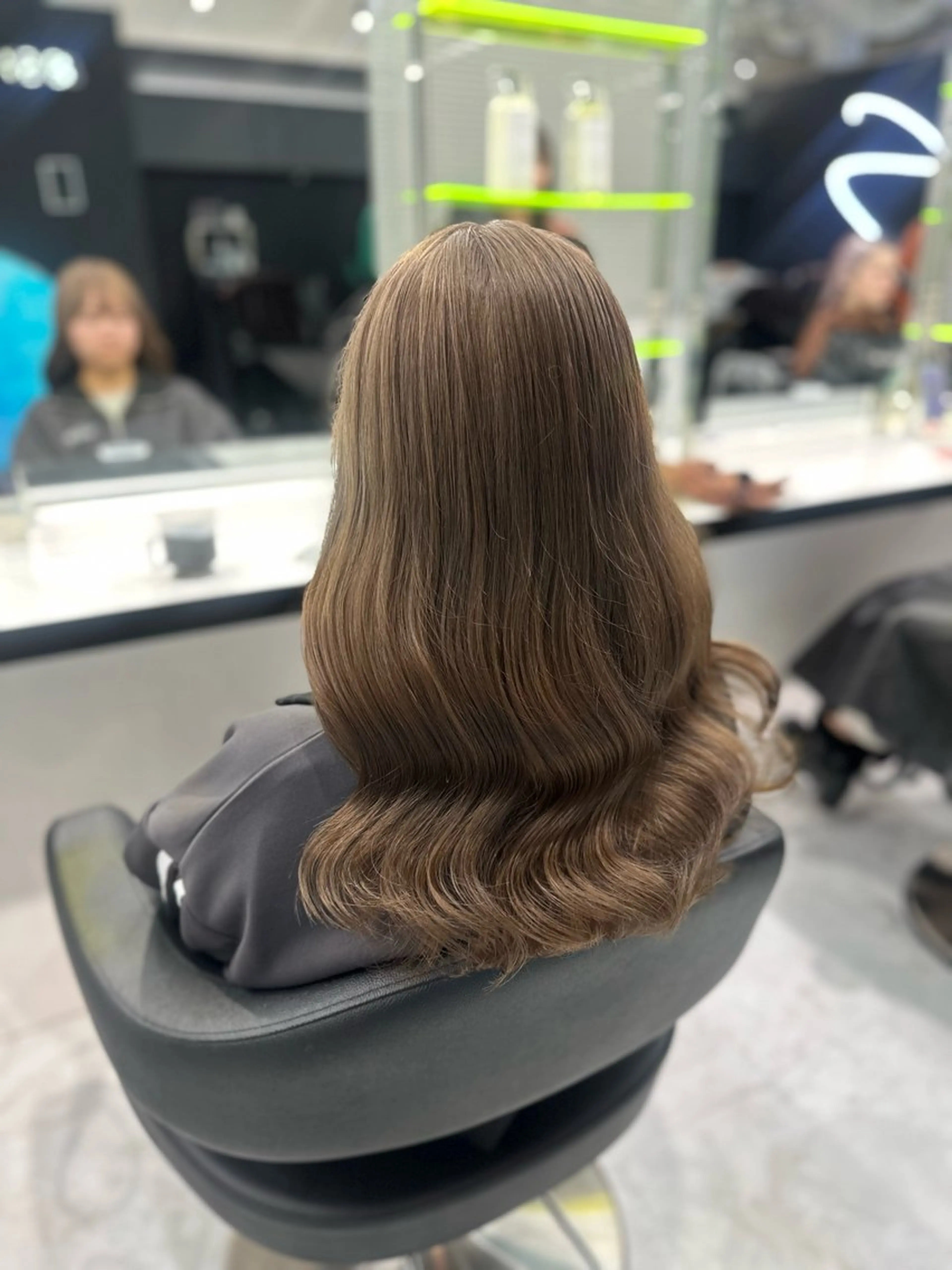 ミディアム カラー ヘアカラー ヘッドスパ 🫧ハイトーン🫧 ベージュ🫧徹哉のヘアスタイル