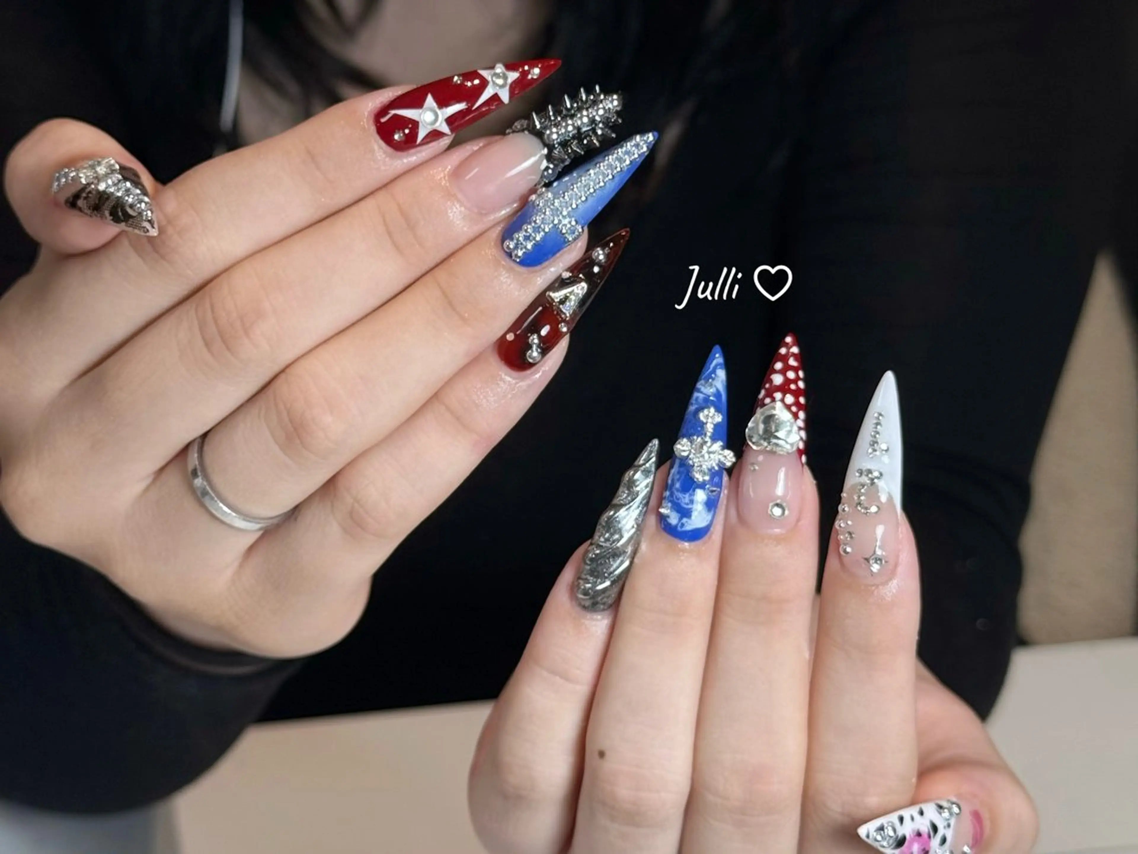 ネイル ボルドー ブラウン チークネイル ドット フットネイル Julli ジュリのネイルデザイン