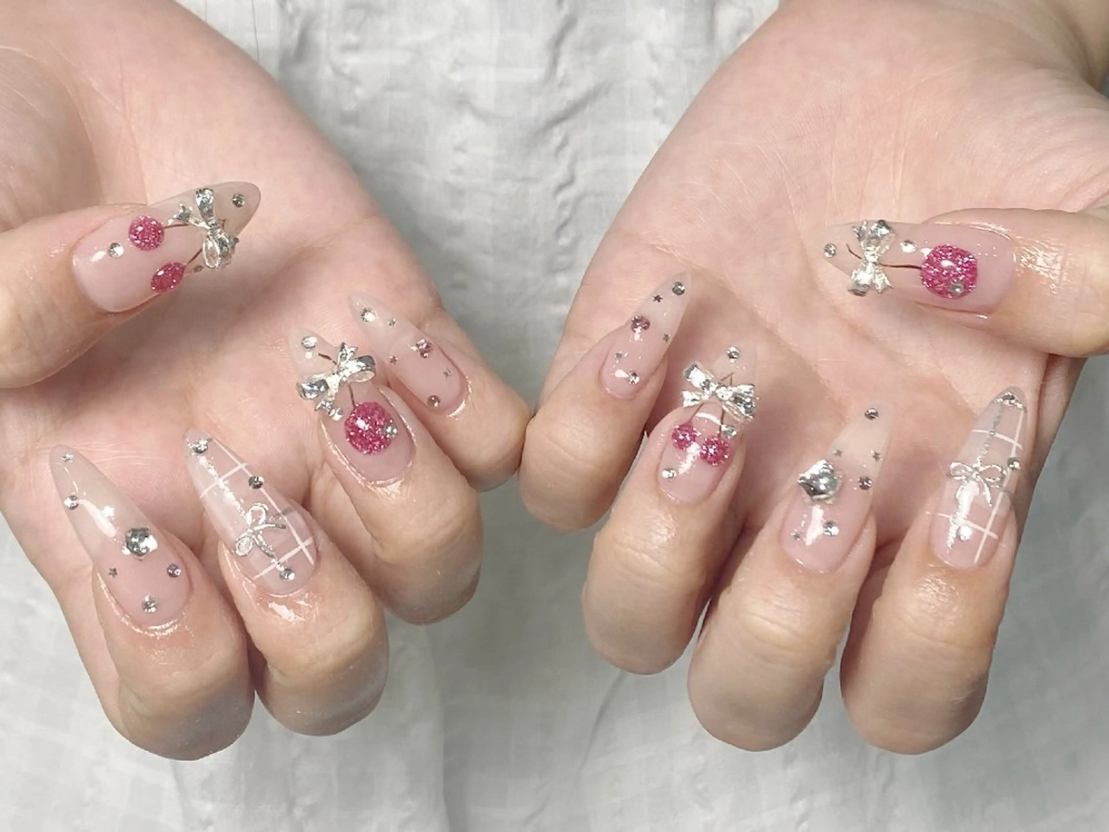 ネイル チークネイル フレンチネイル ジェルネイル ガーリー キラキラネイル ハンドネイル UM Nail Salonのネイルデザイン