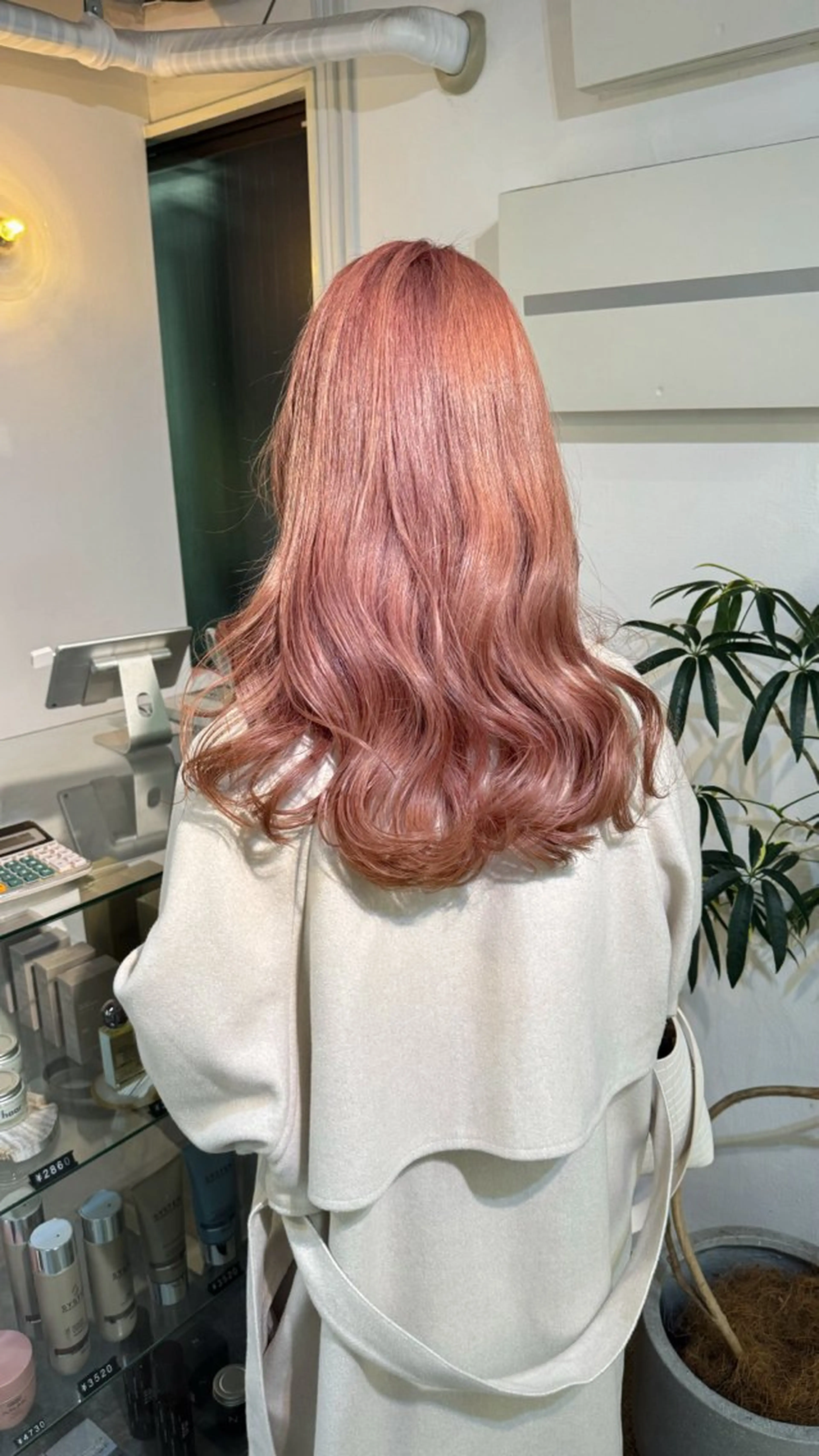 ロング カラー ベージュカラー ブリーチ ピンクカラー ピンクベージュ カット ヘアカラー Seeknext // Rukaのヘアスタイル