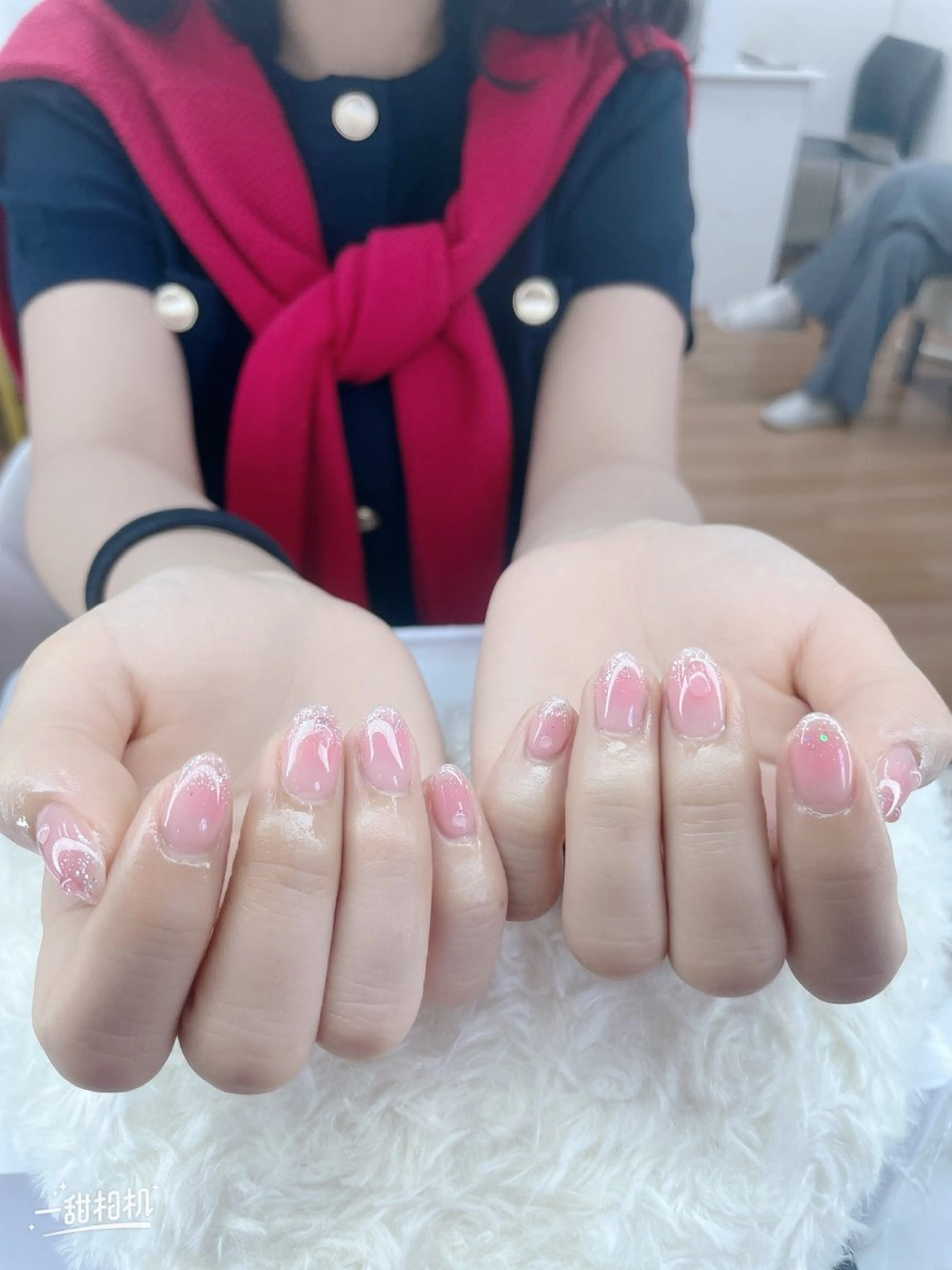 ネイル チークネイル 長さ出し フレンチネイル キラキラネイル ラメ(グリッター) ハンドネイル Vp ネイルのネイルデザイン