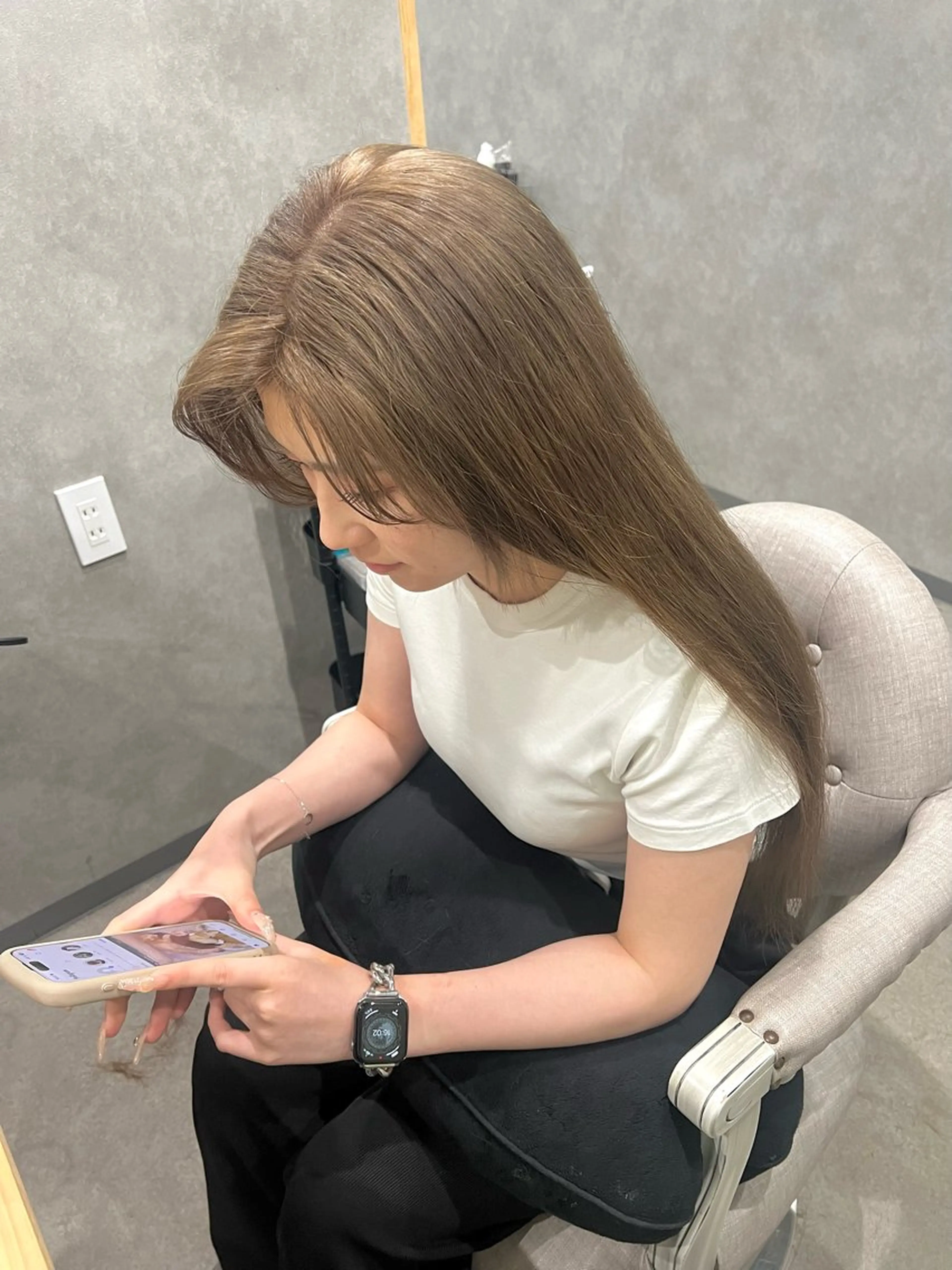 ロング カラー ベージュカラー ブリーチ ミルクティーベージュ ヘアカラー トリートメント 🎀🕊RION 🩰のヘアスタイル