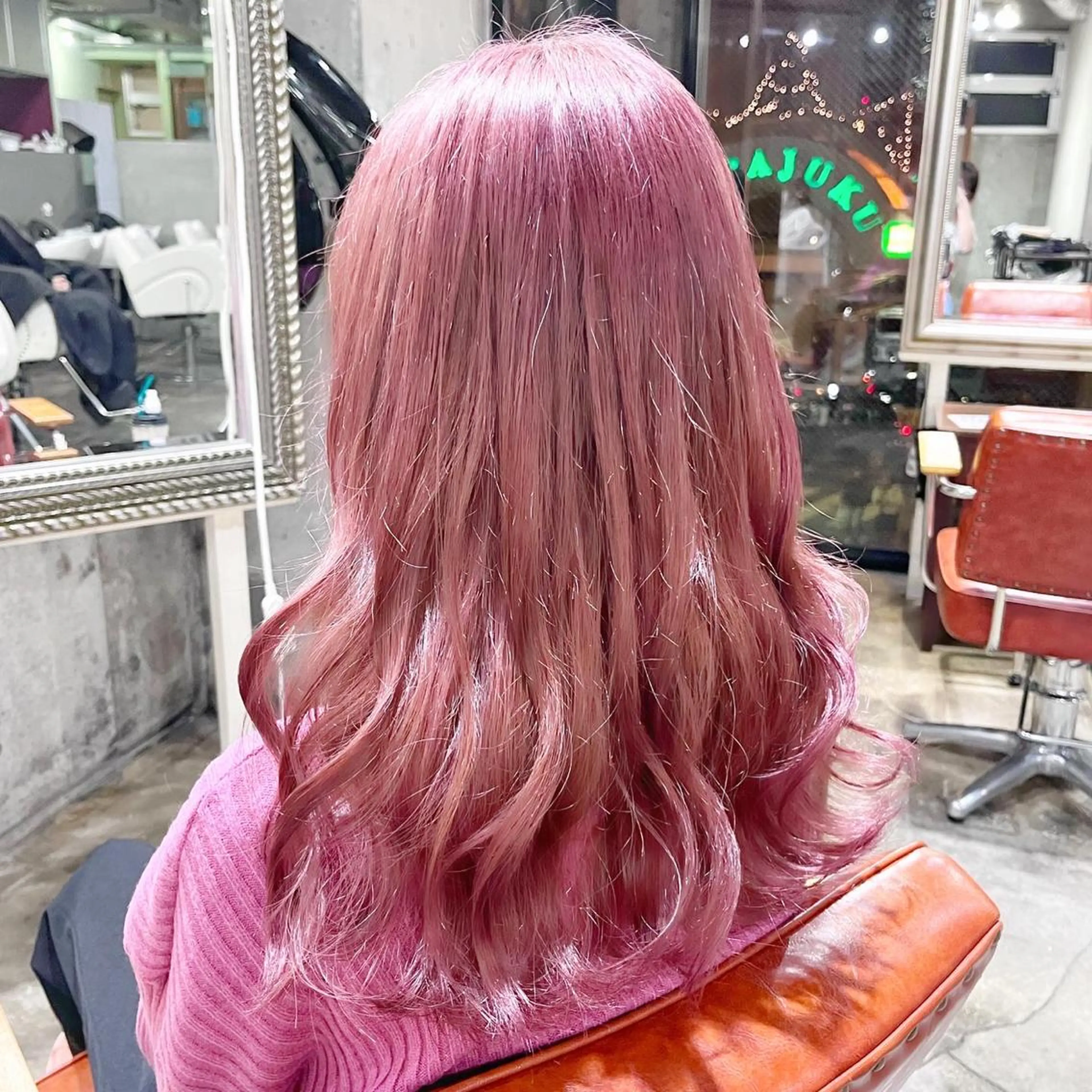 ロング カラー ヘアアレンジ ブリーチ ラベンダーカラー ピンクカラー ピンクラベンダー ヘアカラー ピンクカラー🩷 ヘアセットＮＯ.1のヘアスタイル
