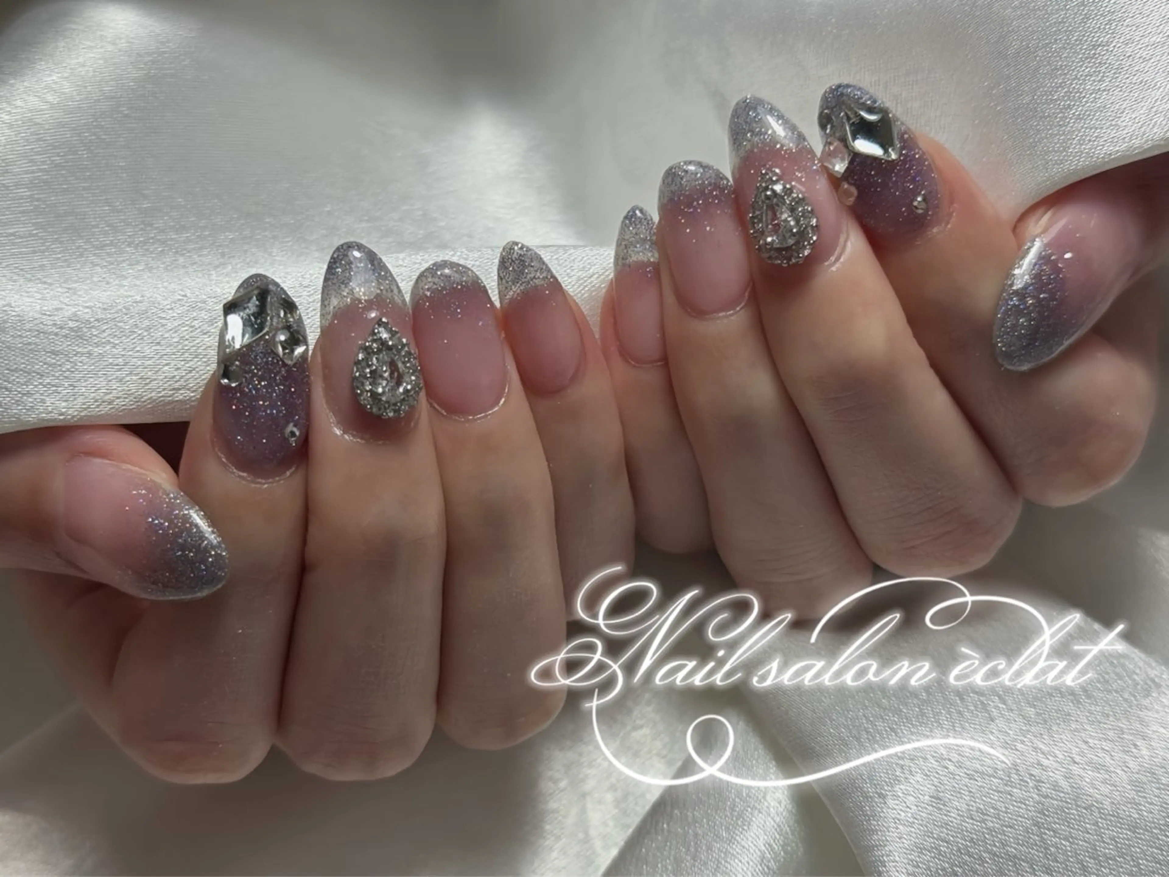 ネイル キラキラネイル 冬ネイル クリスマス ハンドネイル éclat ⸝꙳.⋆ 栄｜久屋大通のネイルデザイン