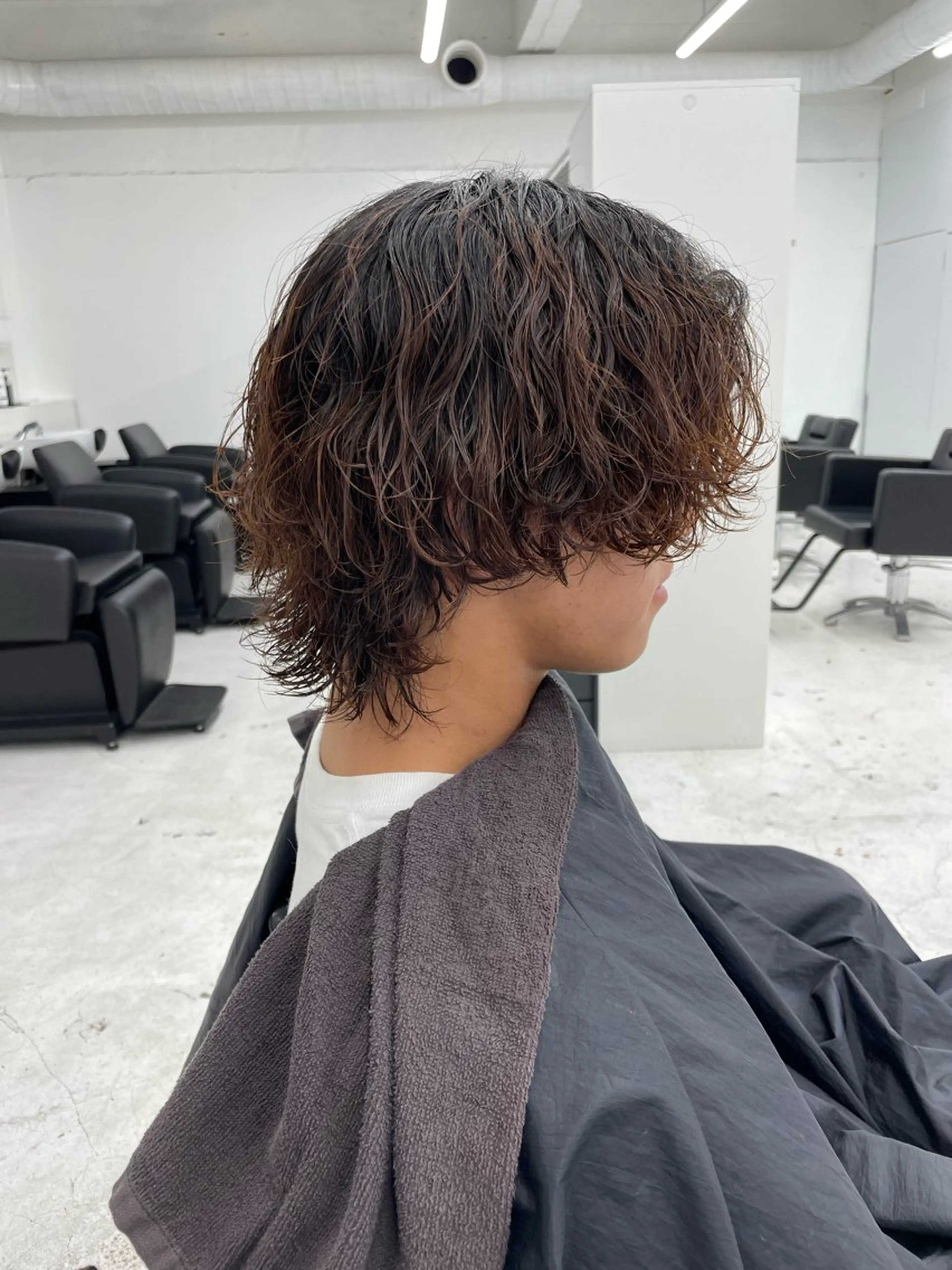 ミディアム パーマ メンズ 波巻きパーマ メンズウルフカット ウルフカット 【柏メンズパーマ職人 】店長　KAZUMAのヘアスタイル