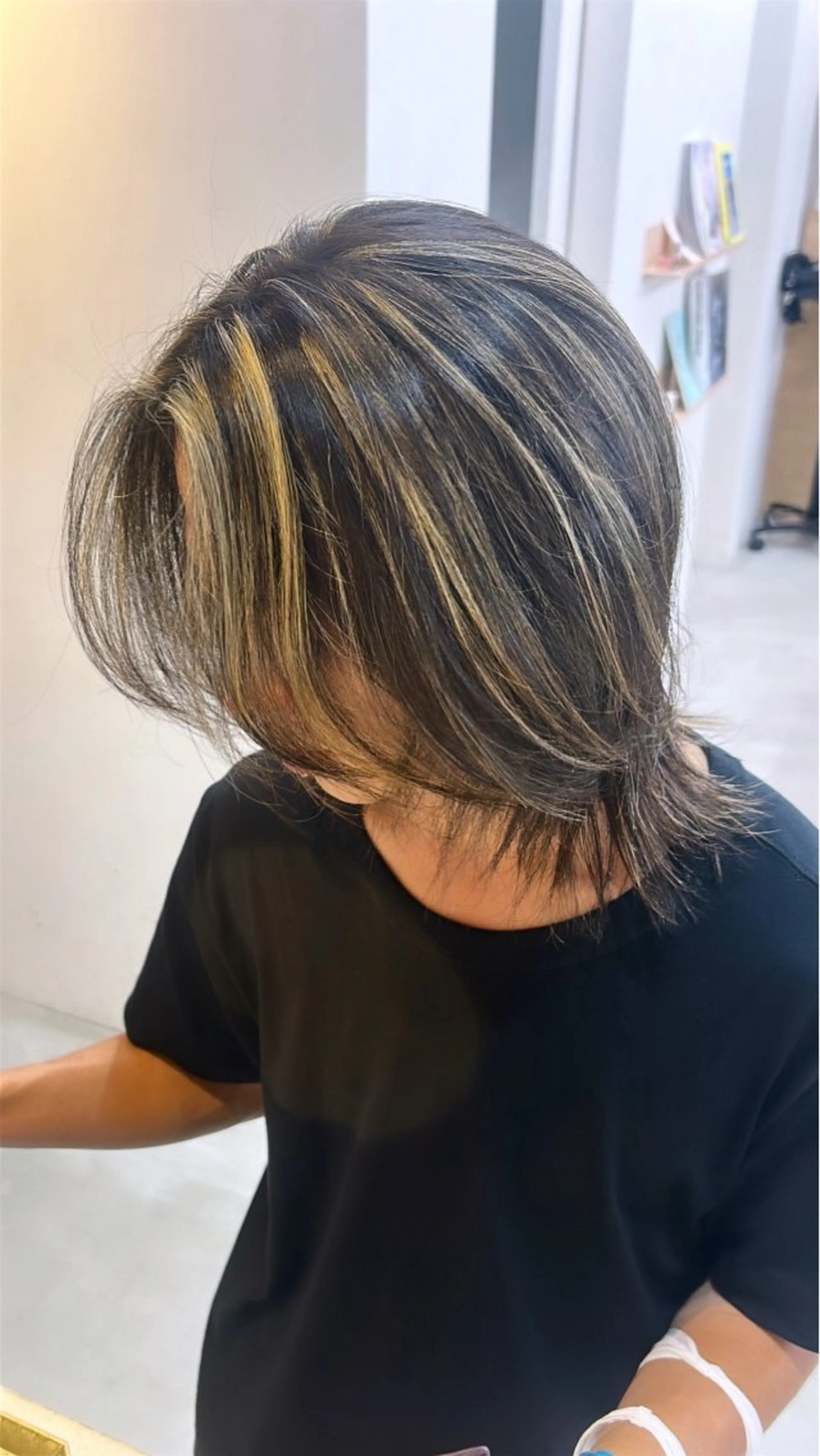 カラー メンズ ヘアカラー トリートメント ヘアセット 透け感ベージュ🤍 ハイトーンカラーのヘアスタイル