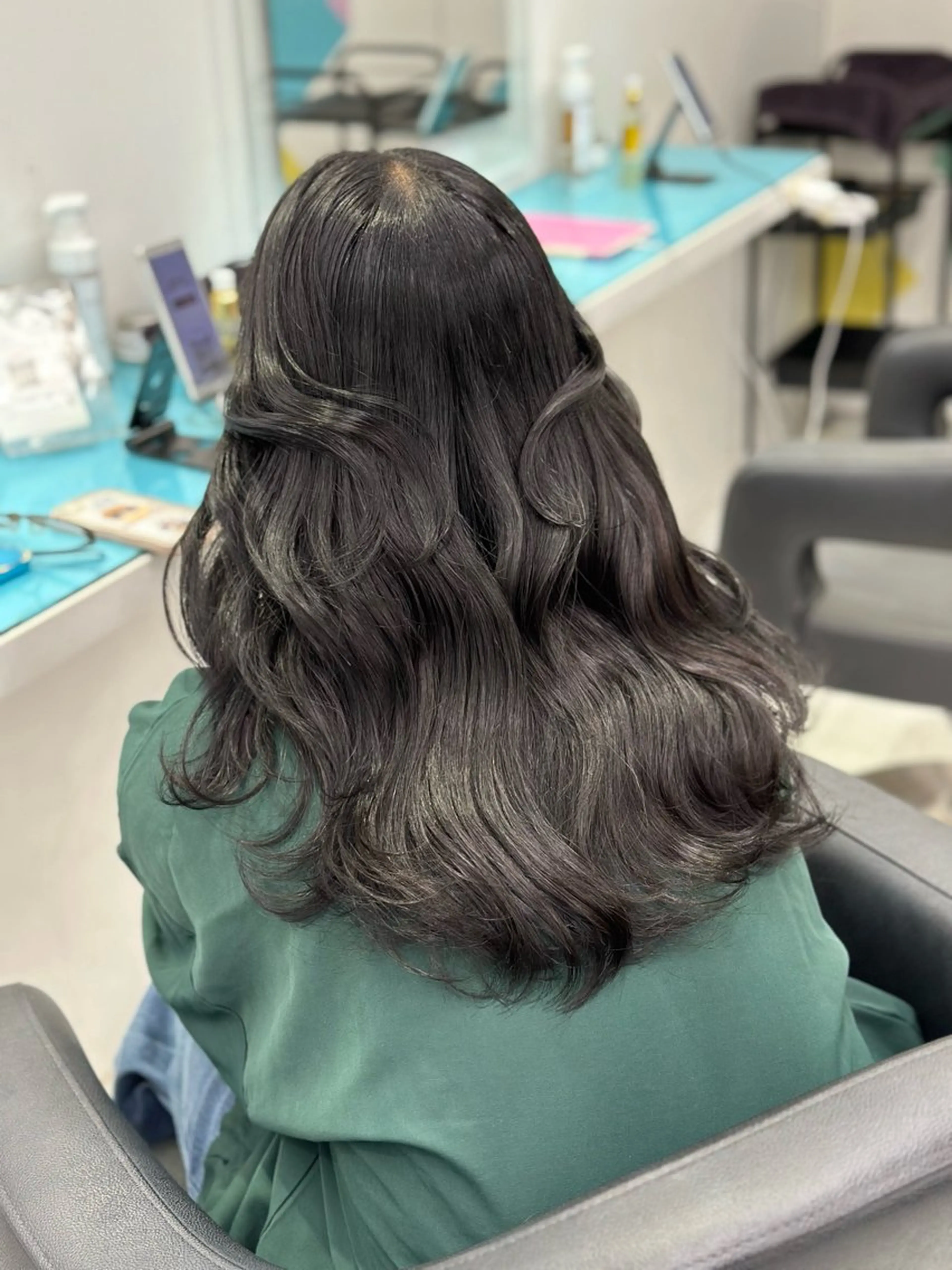 ロング カラー ヘアアレンジ 🌈艶カラー/ 韓国風レイヤーカットのヘアスタイル