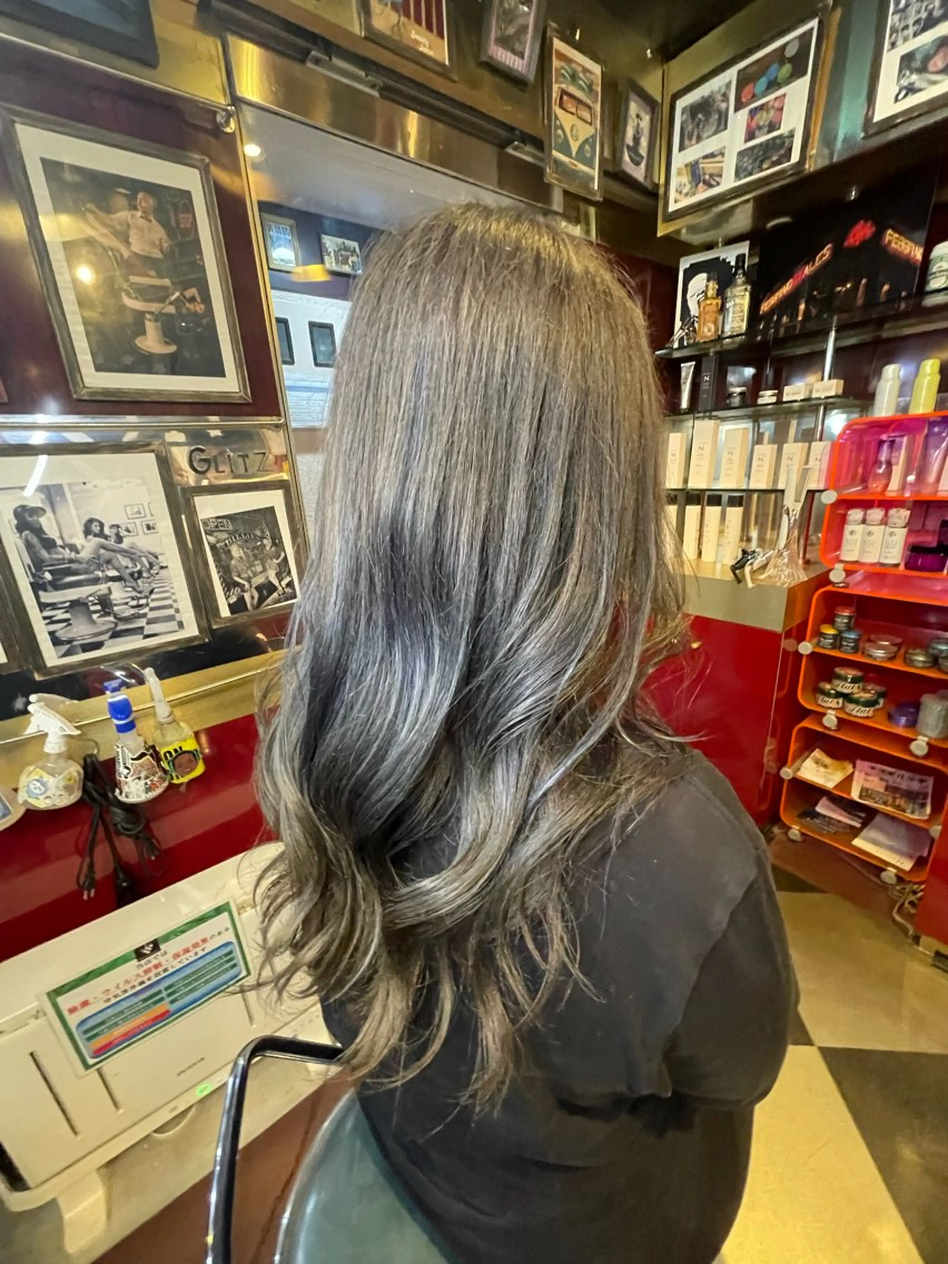 ミディアム カラー アッシュ アッシュグレー ブリーチ ケアブリーチ ダブルカラー 👑派手髪/カット 👑ANRYのヘアスタイル