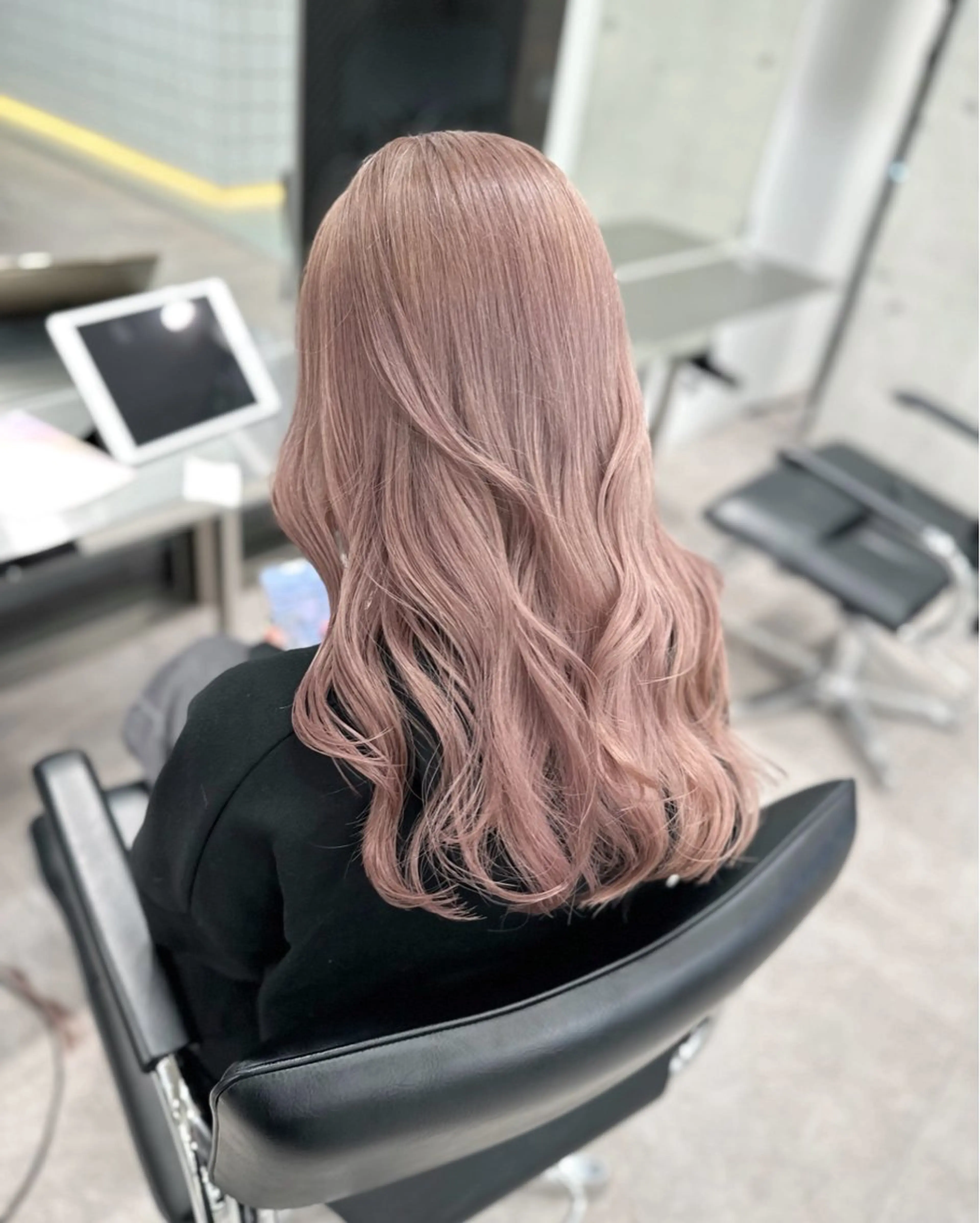 ミディアム カラー ベージュカラー ブリーチ ダブルカラー ハイトーンカラー ミルクティーベージュ ヘアカラー ❣️本日ショート カット大募集❣️のヘアスタイル