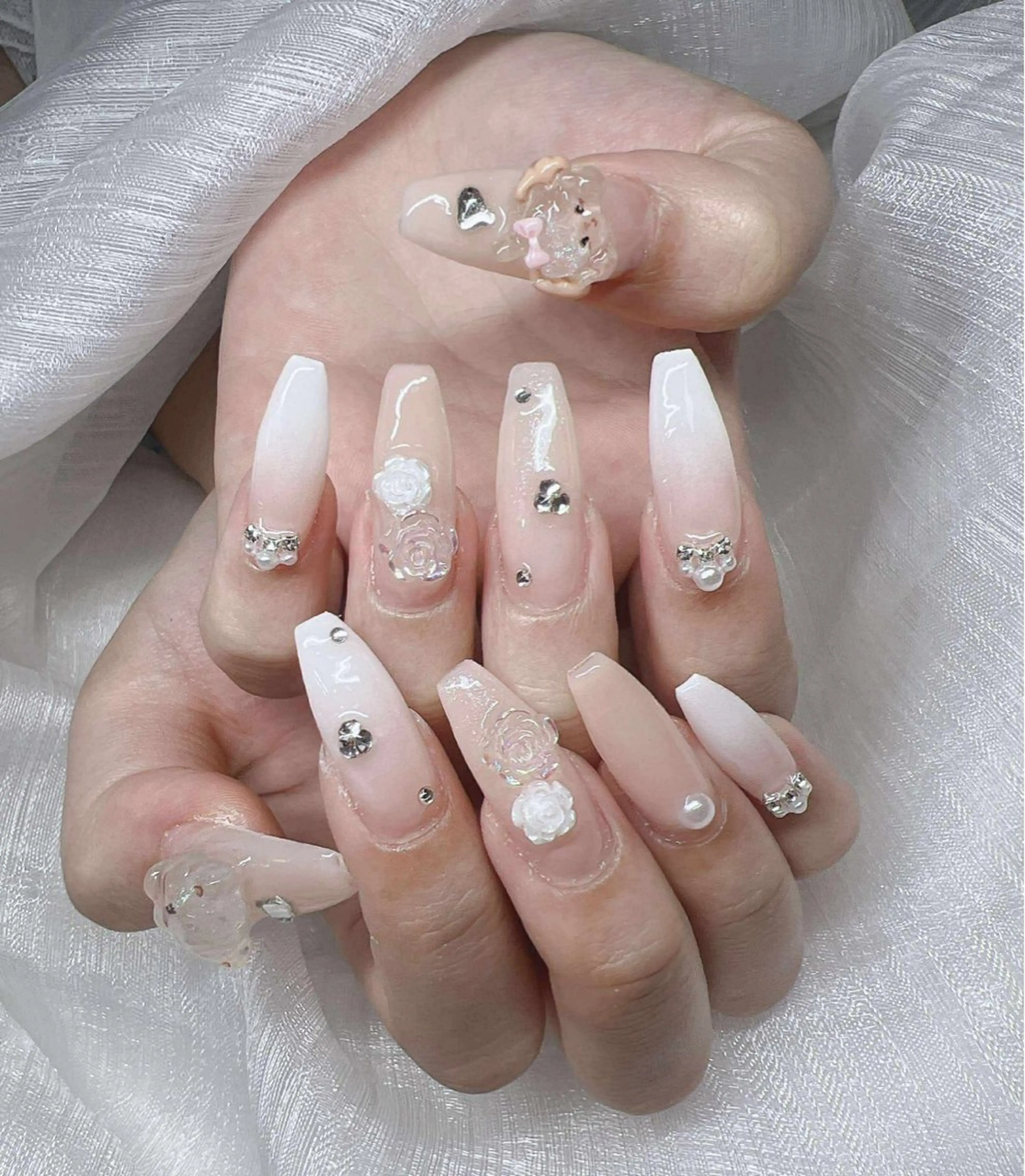 ネイル 長さ出し グラデーション 卒業式 キラキラネイル マグネットネイル ハンドネイル Lee Nailsのネイルデザイン
