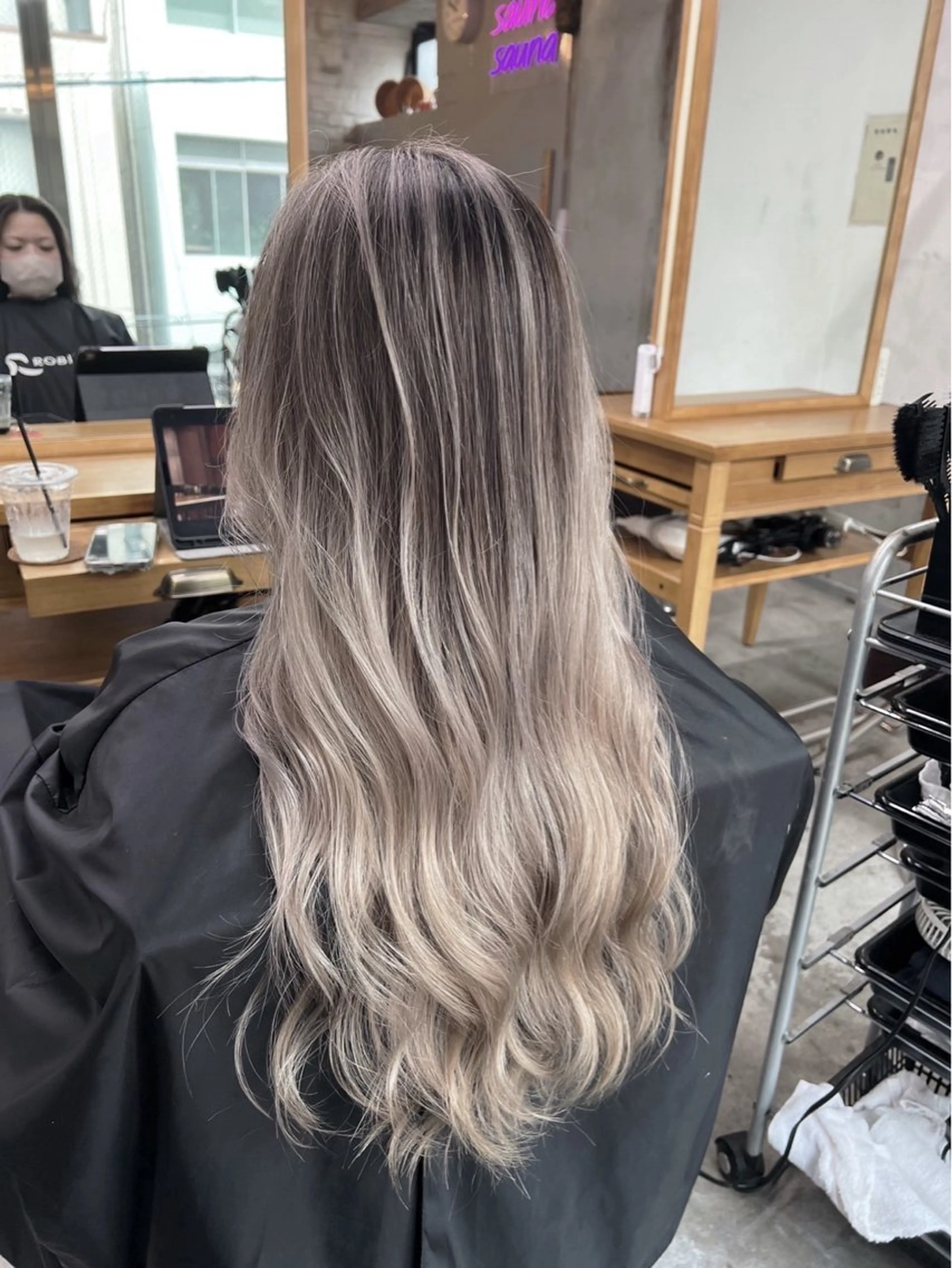 ロング カラー バレイヤージュ レイヤーカット ヘアカラー トリートメント ROBIN所属・指名数No.1 /NAOYAのヘアスタイル