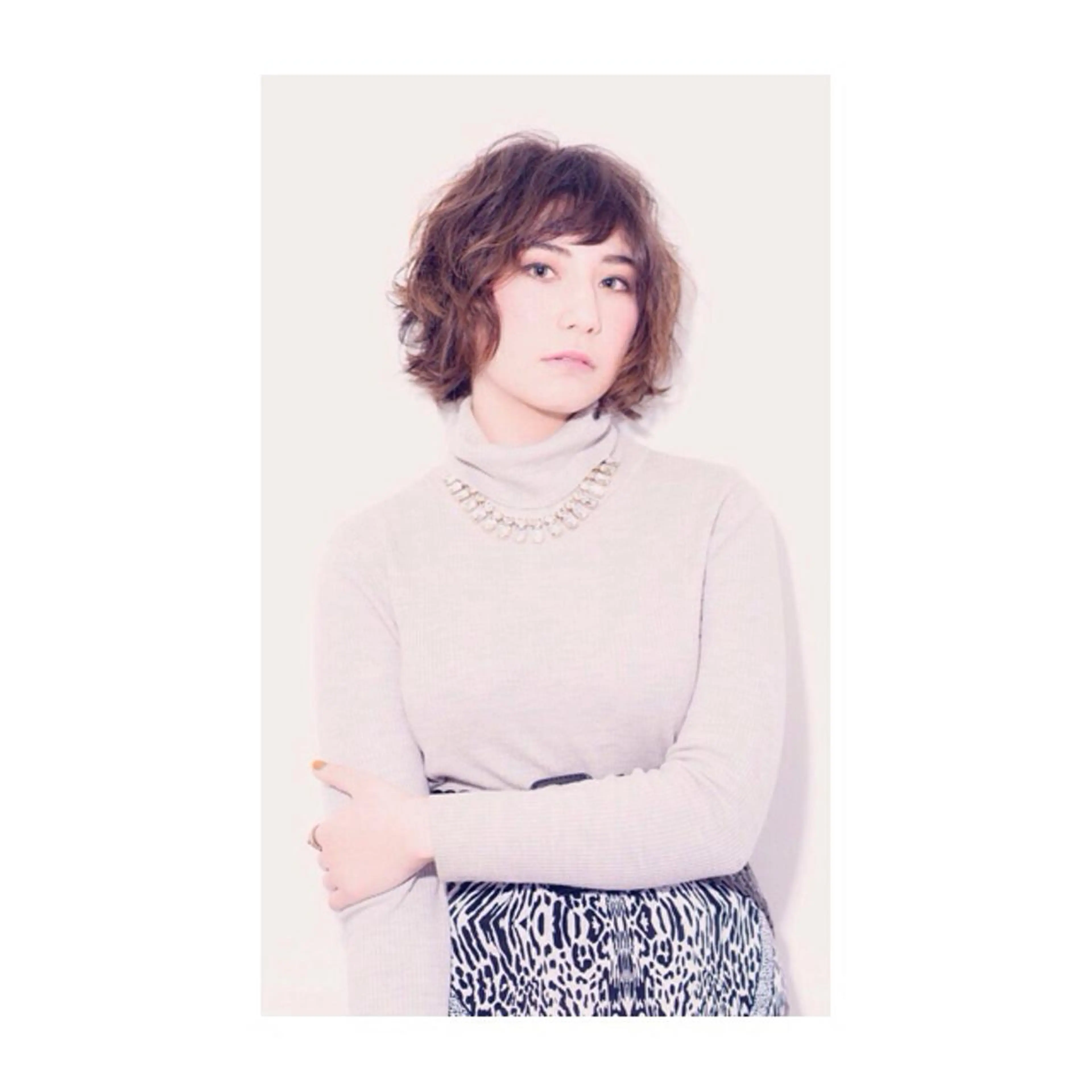 ショート ミディアム カラー パーマ アオガミ （前髪顔周りカット）のヘアスタイル