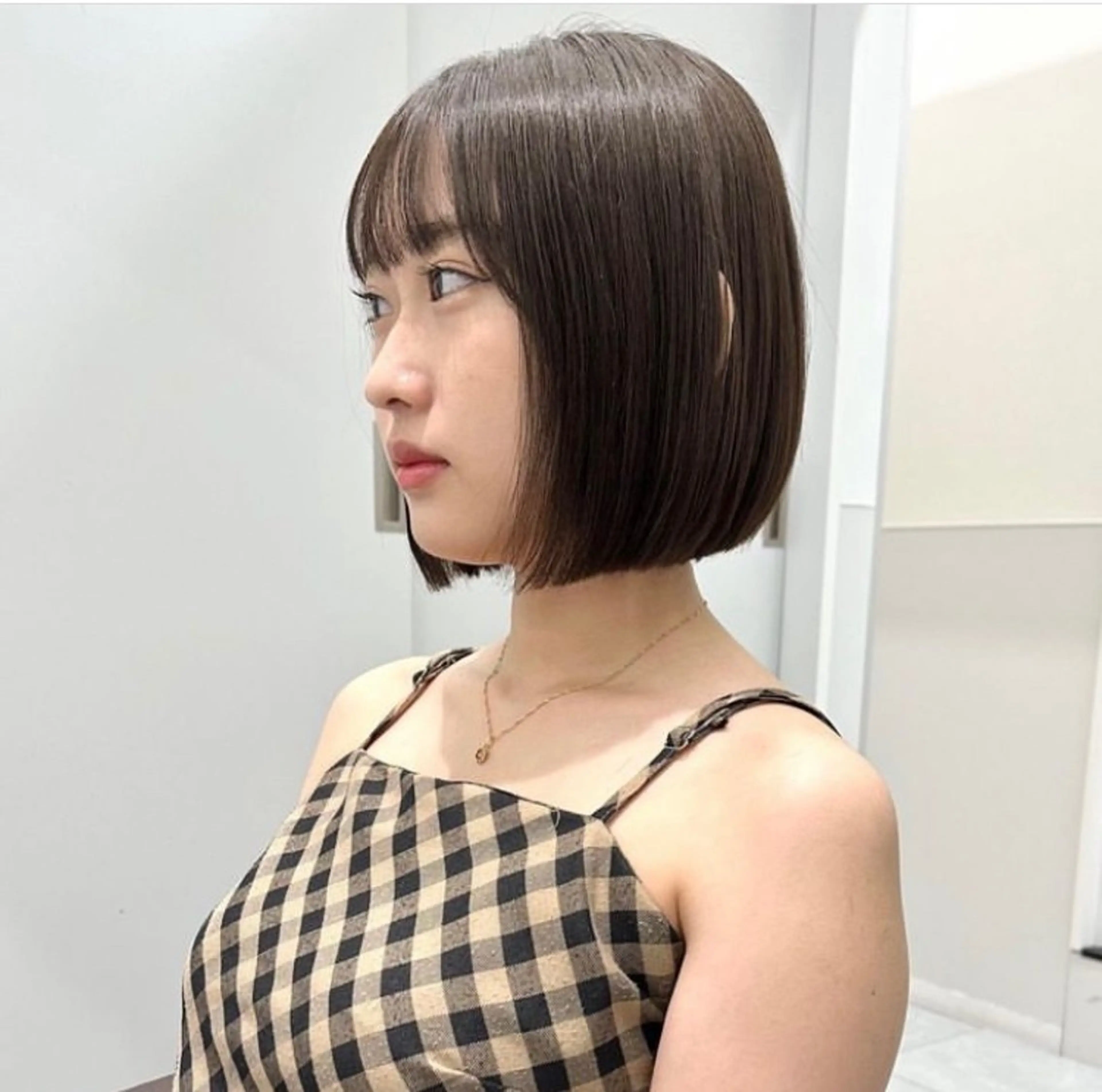 ショート ボブ サキ🤍ハイトーン 🩰くびれ巻きヘアのヘアスタイル