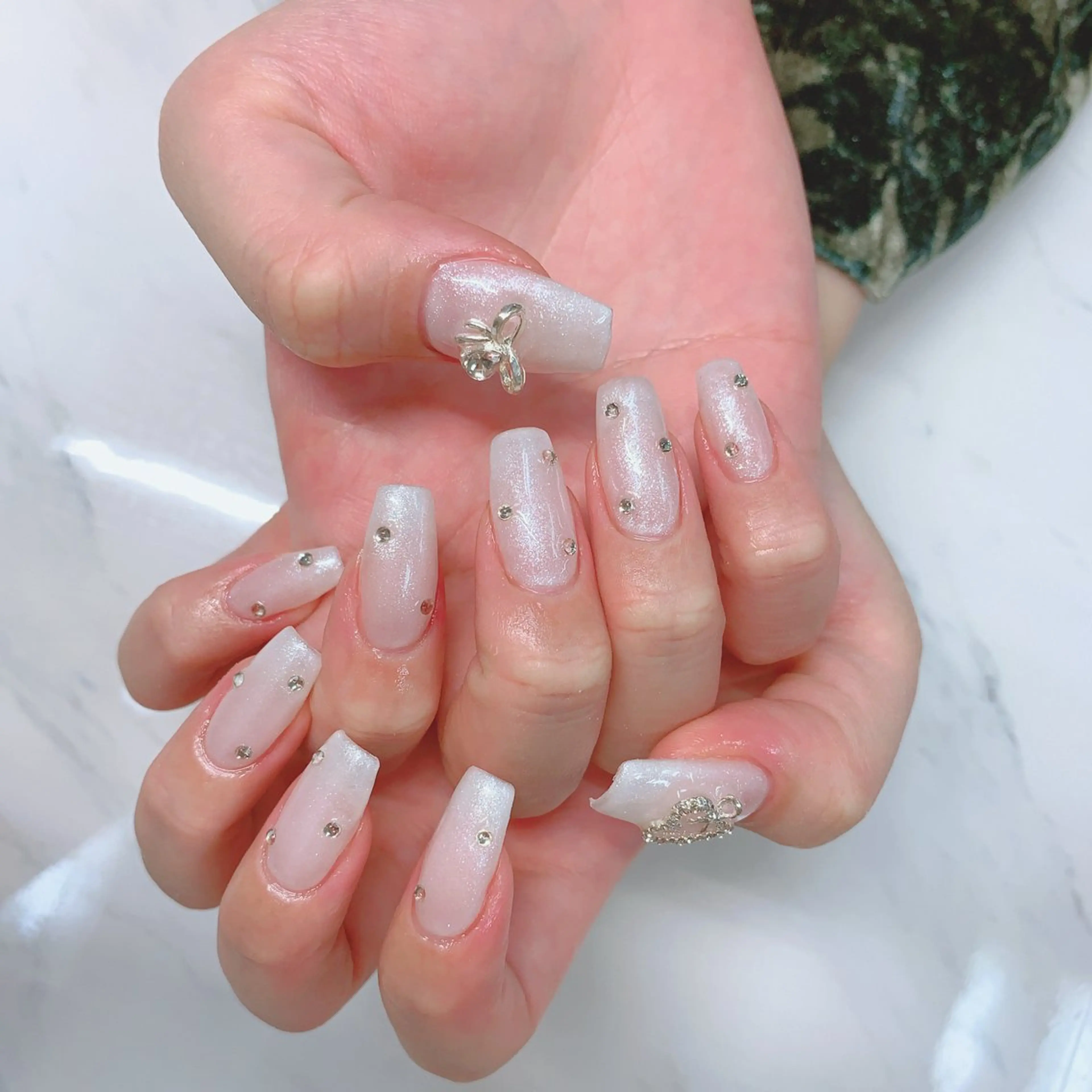 ネイル オーロラネイル 長さ出し フットネイル ジェルネイル キラキラネイル ハンドネイル インフィニティ ネイルサロンのネイルデザイン