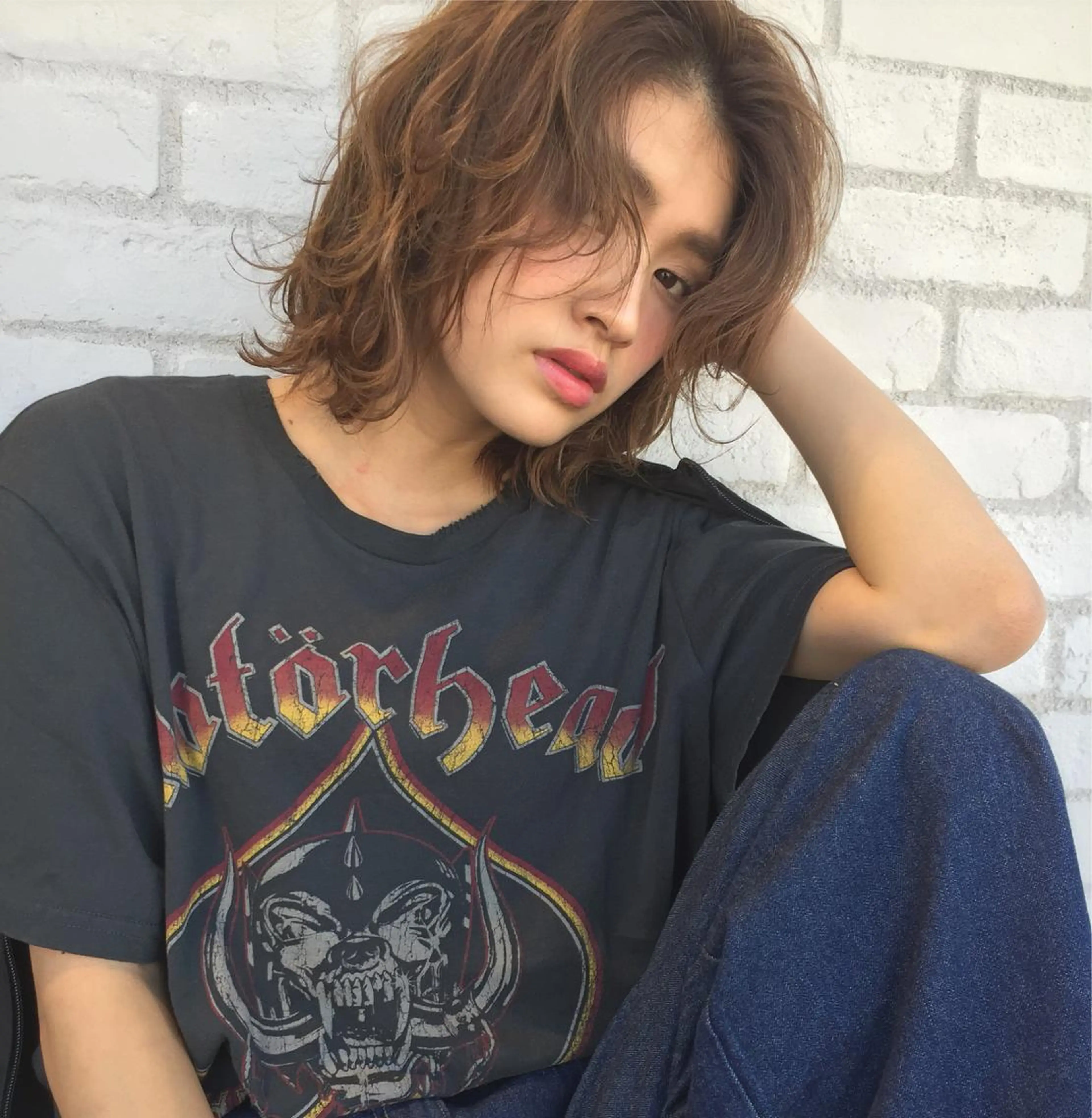 ミディアム カラー ベージュカラー ハイライトカラー ハイライト TOMOYAレイヤー ブリーチ縮毛矯正のヘアスタイル