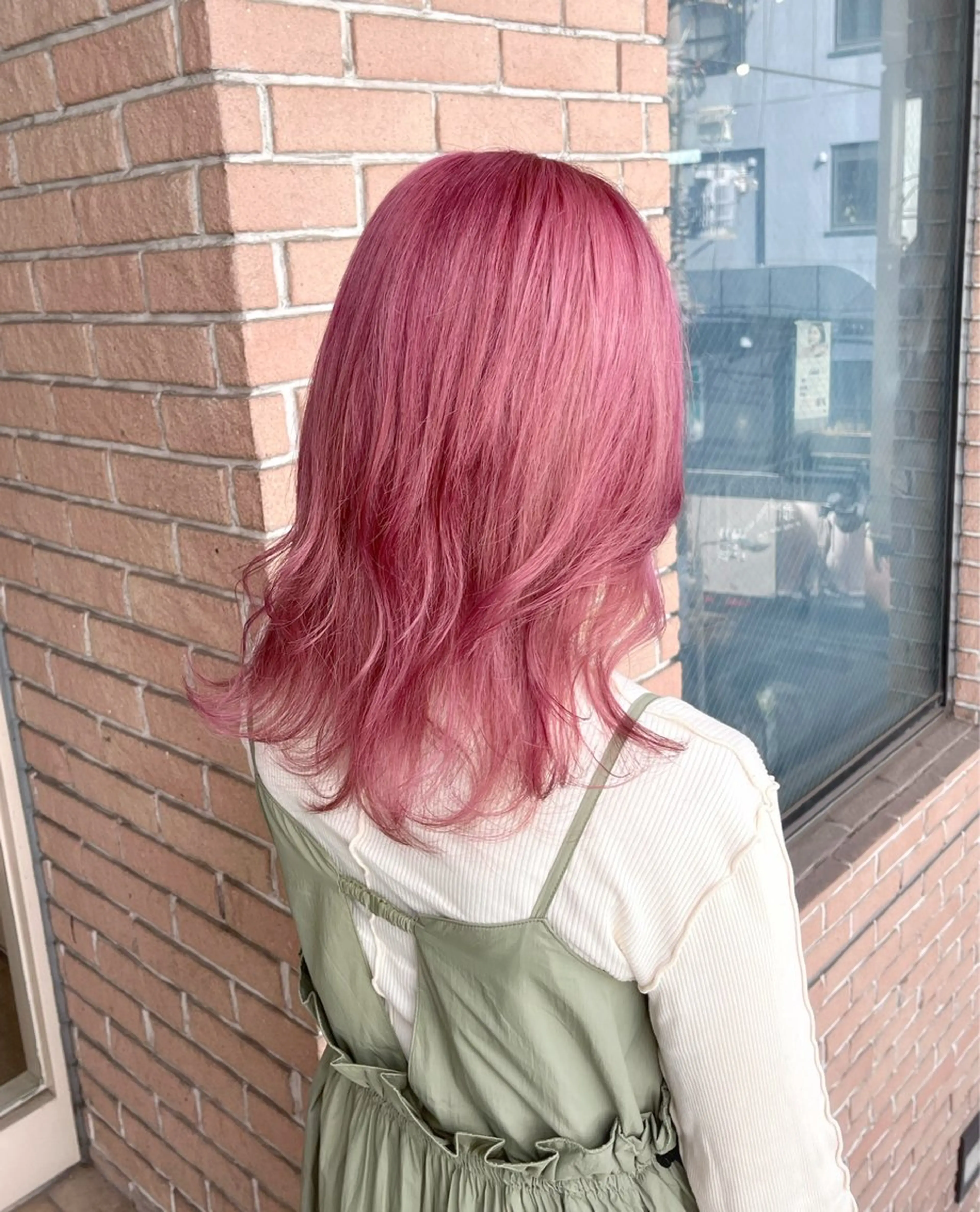 セミロング カラー ヘアアレンジ ブリーチ カット ヘアカラー トリートメント ピンクカラー🩷 ヘアセットＮＯ.1のヘアスタイル