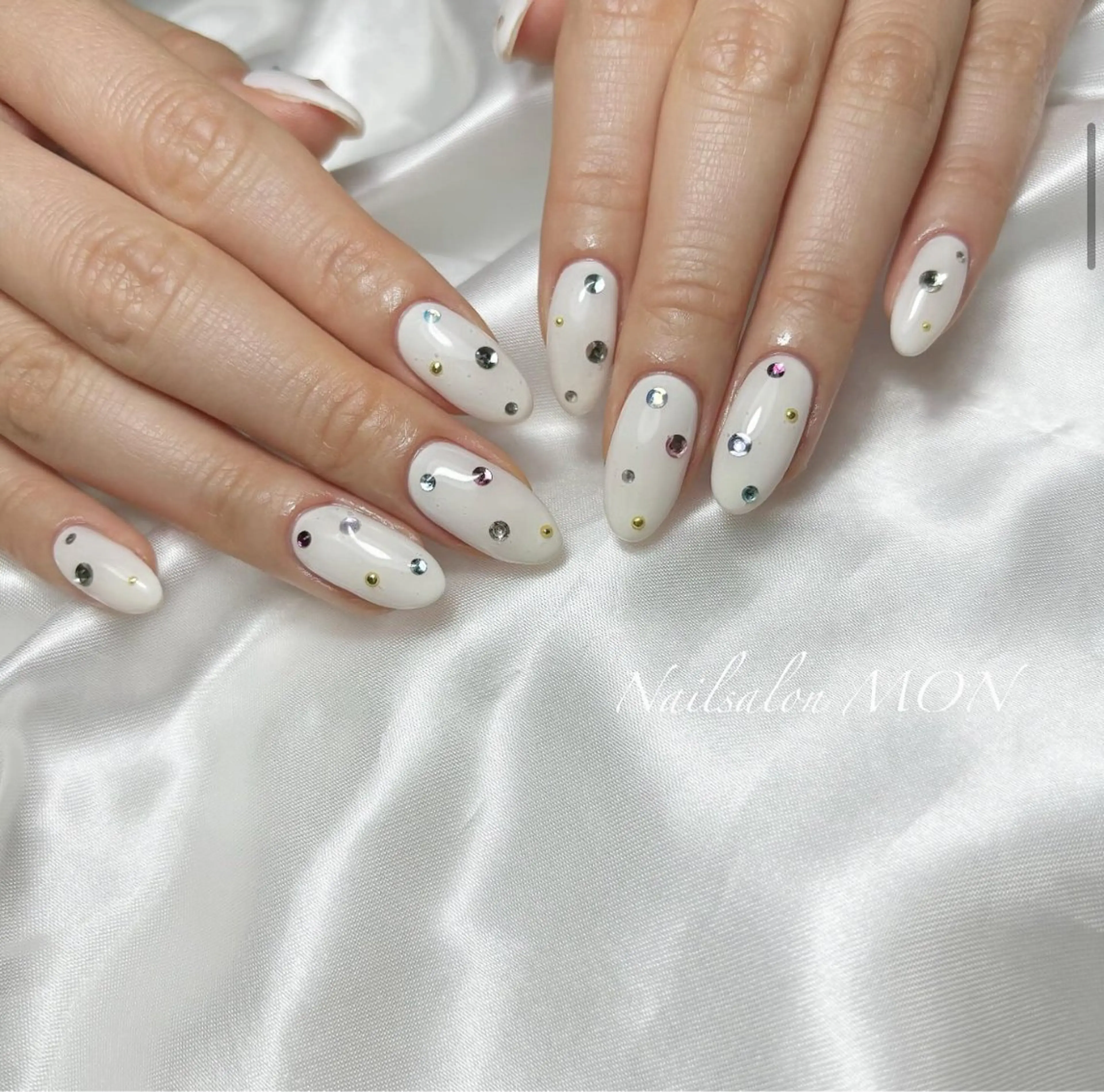 ネイル ストーンネイル ハンドネイル Nailsalon MONのネイルデザイン