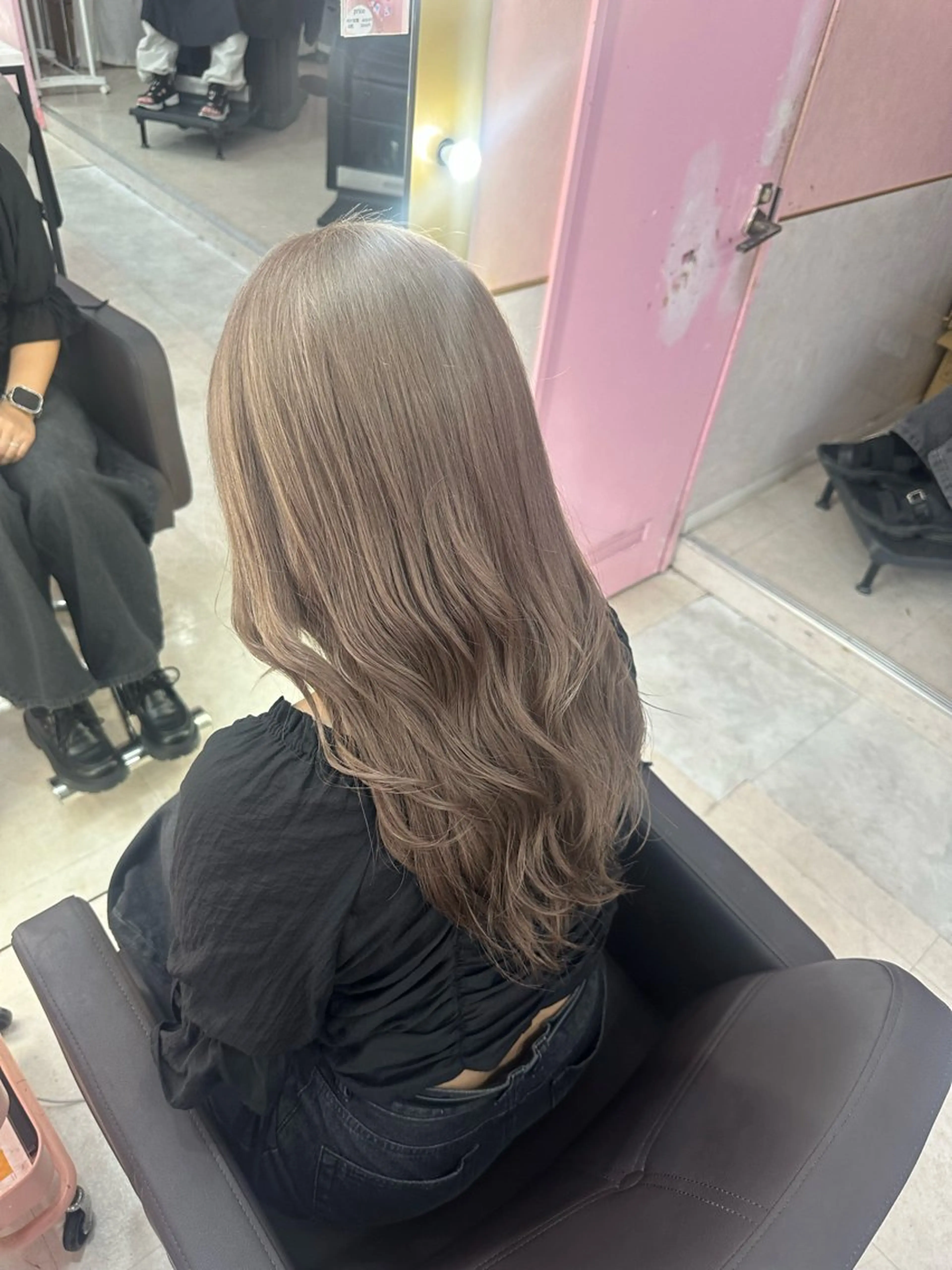 セミロング カラー ヘアカラー トリートメント ハイトーン支持率 No.1🦋KOKIのヘアスタイル