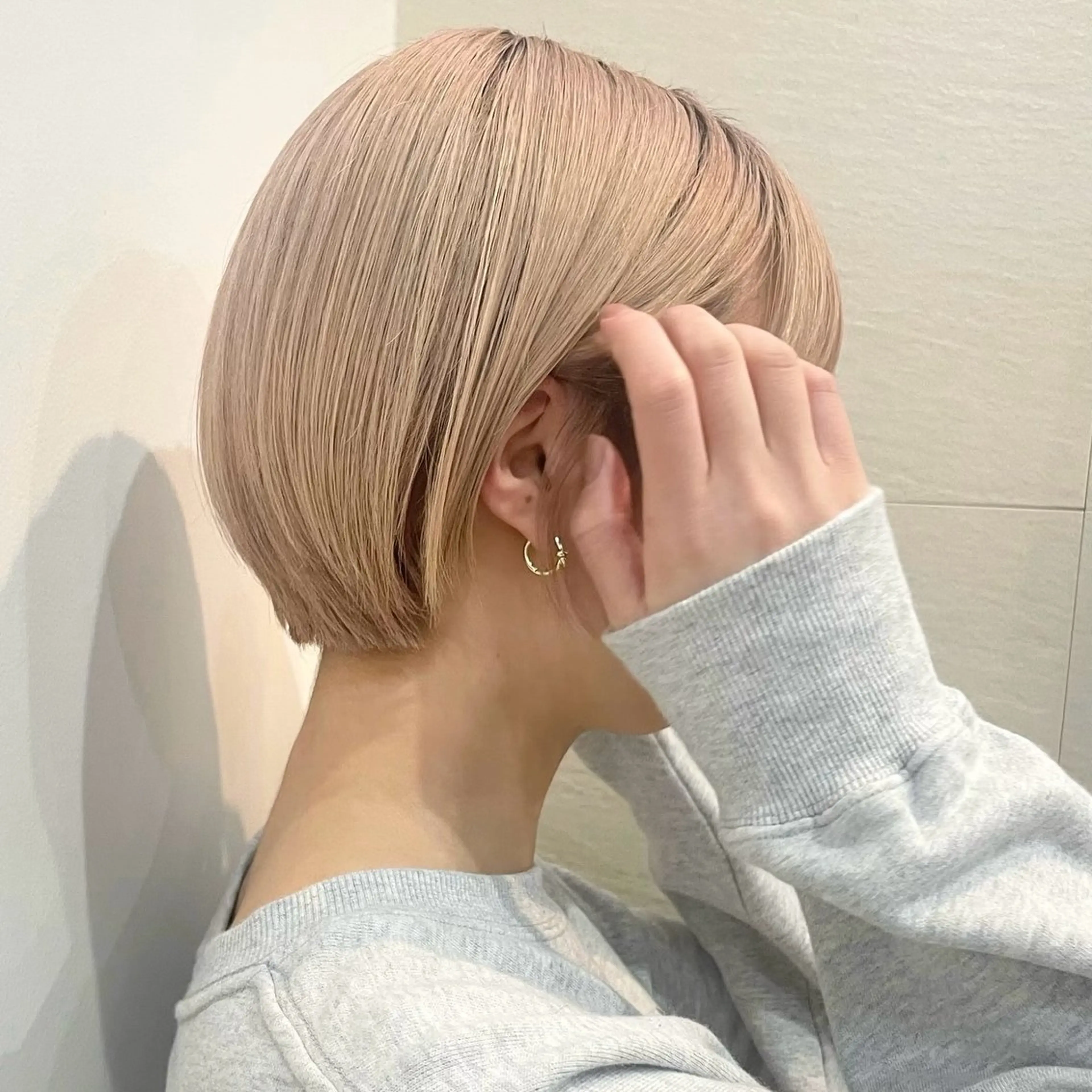 ショート カラー 丸みショート ベージュカラー ブリーチ ミルクティーベージュ ショートヘア ボブ/レイヤー/ダブ ルカラー/まいな🌸のヘアスタイル