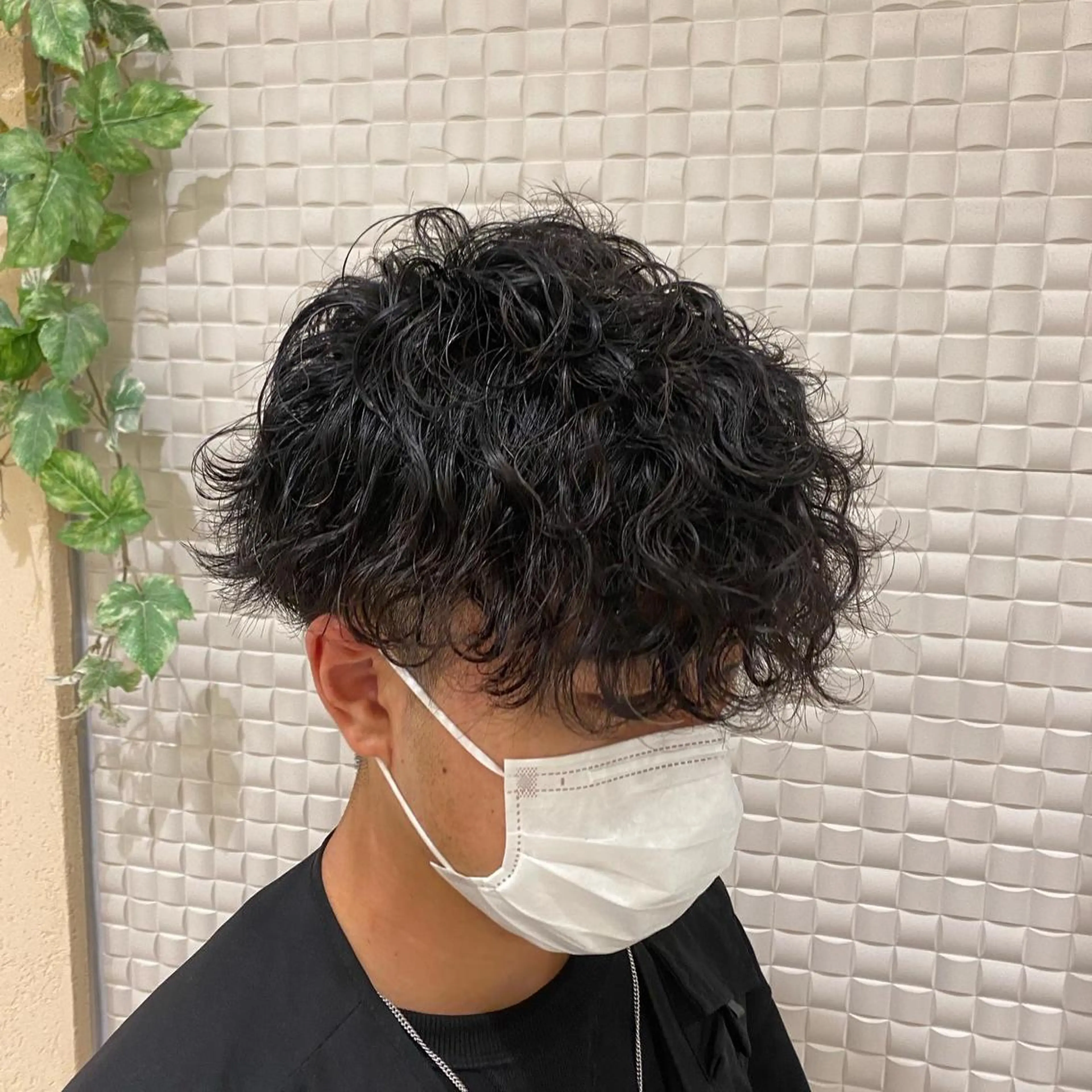 ミディアム パーマ ヘアアレンジ メンズ キッズ ミディアムパーマ センターパート マッシュウルフ マッシュ メンズパーマ 新宿スペインカール ヨモギダのヘアスタイル